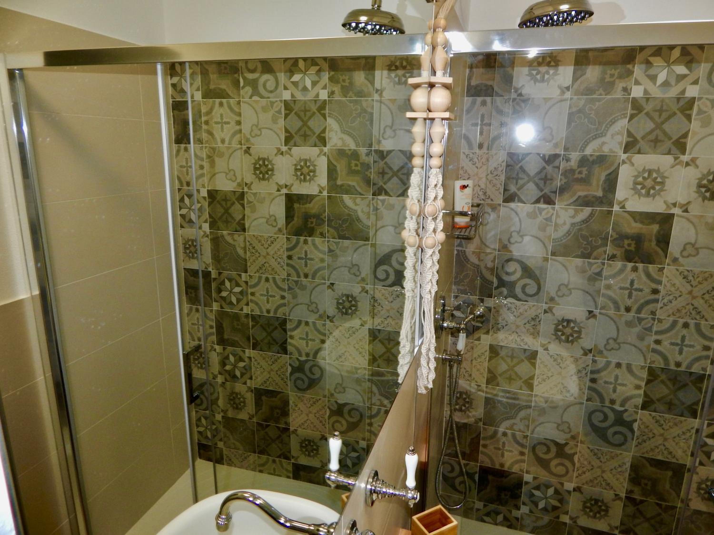 Deluxe Double Room with Balcony and Sea View - Photo 11