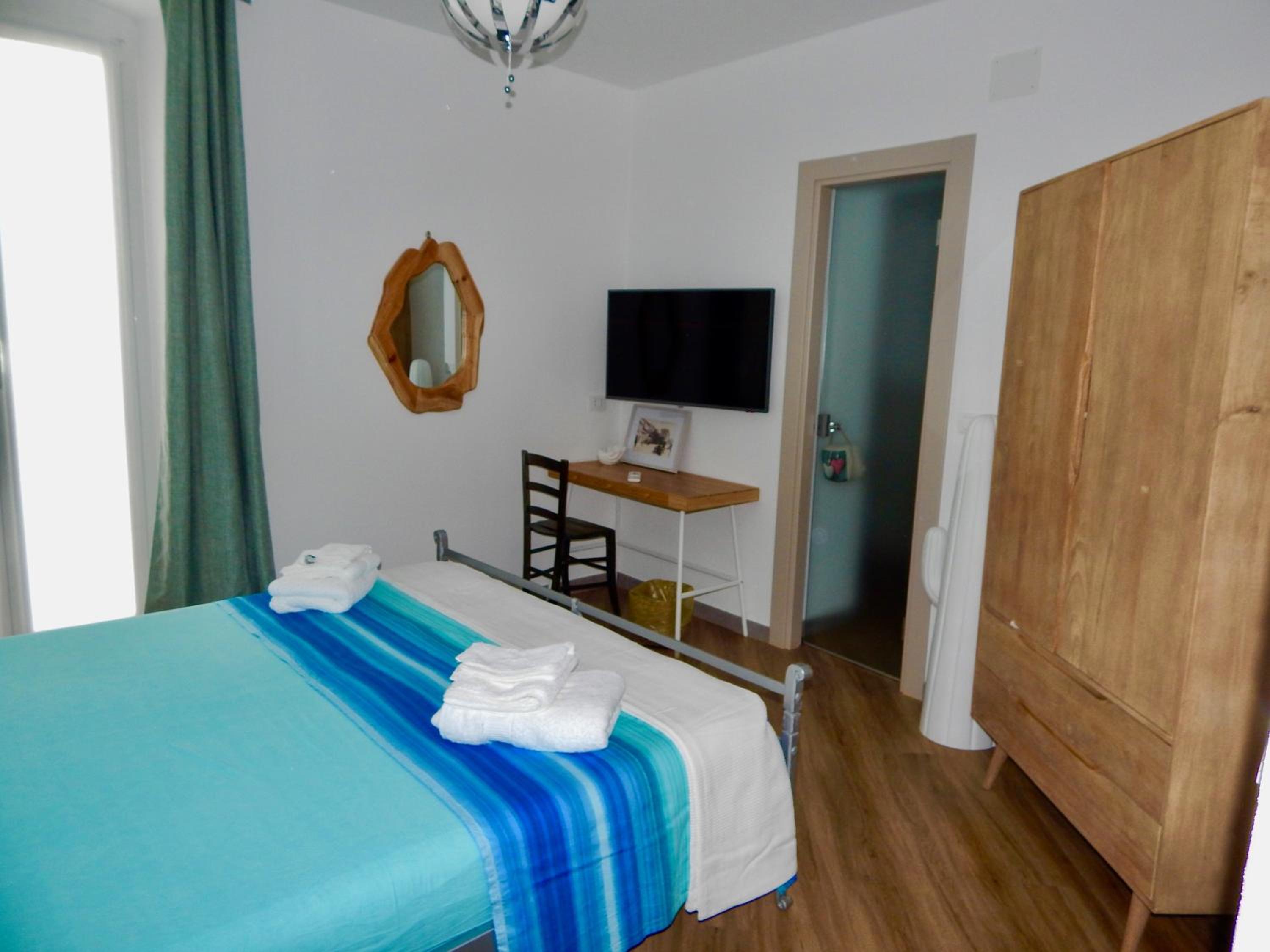 Deluxe Double Room with Balcony and Sea View - Photo 20