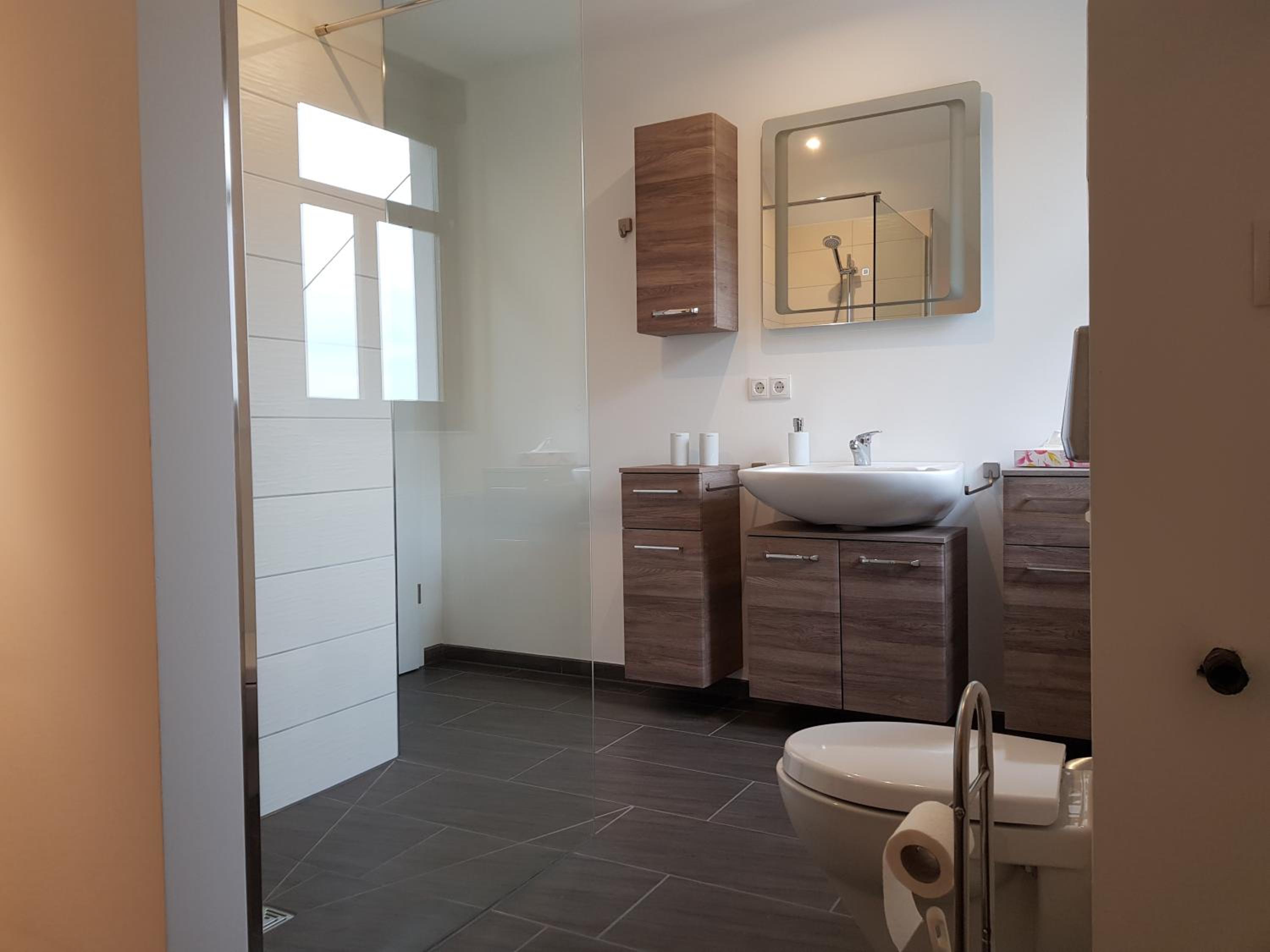One-Bedroom Apartment - Photo 3
