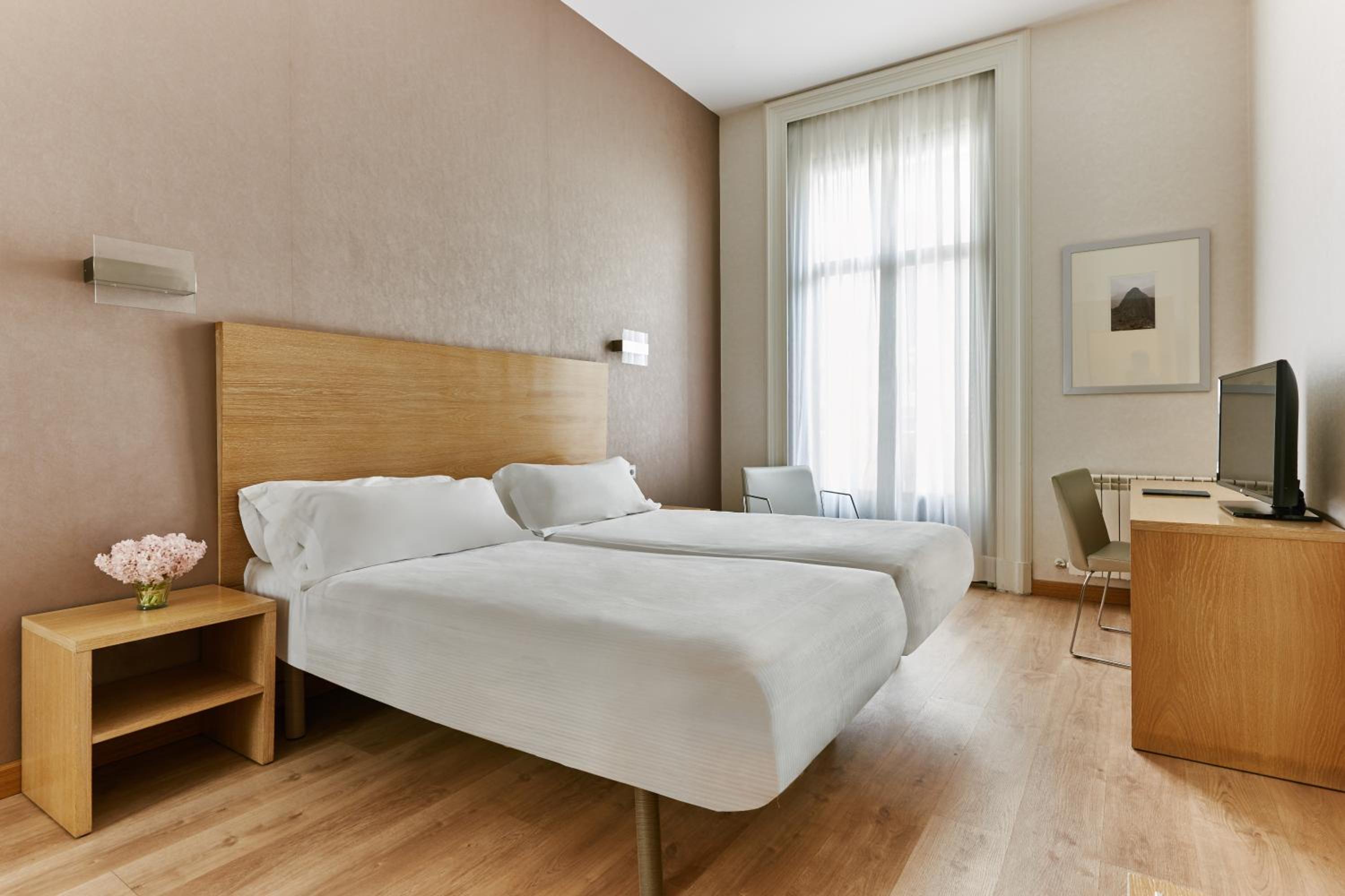 Double or Twin Room - Photo 10