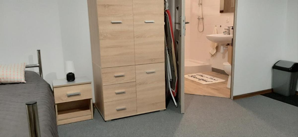 Economy Quadruple Room with Shared Bathroom photo 2