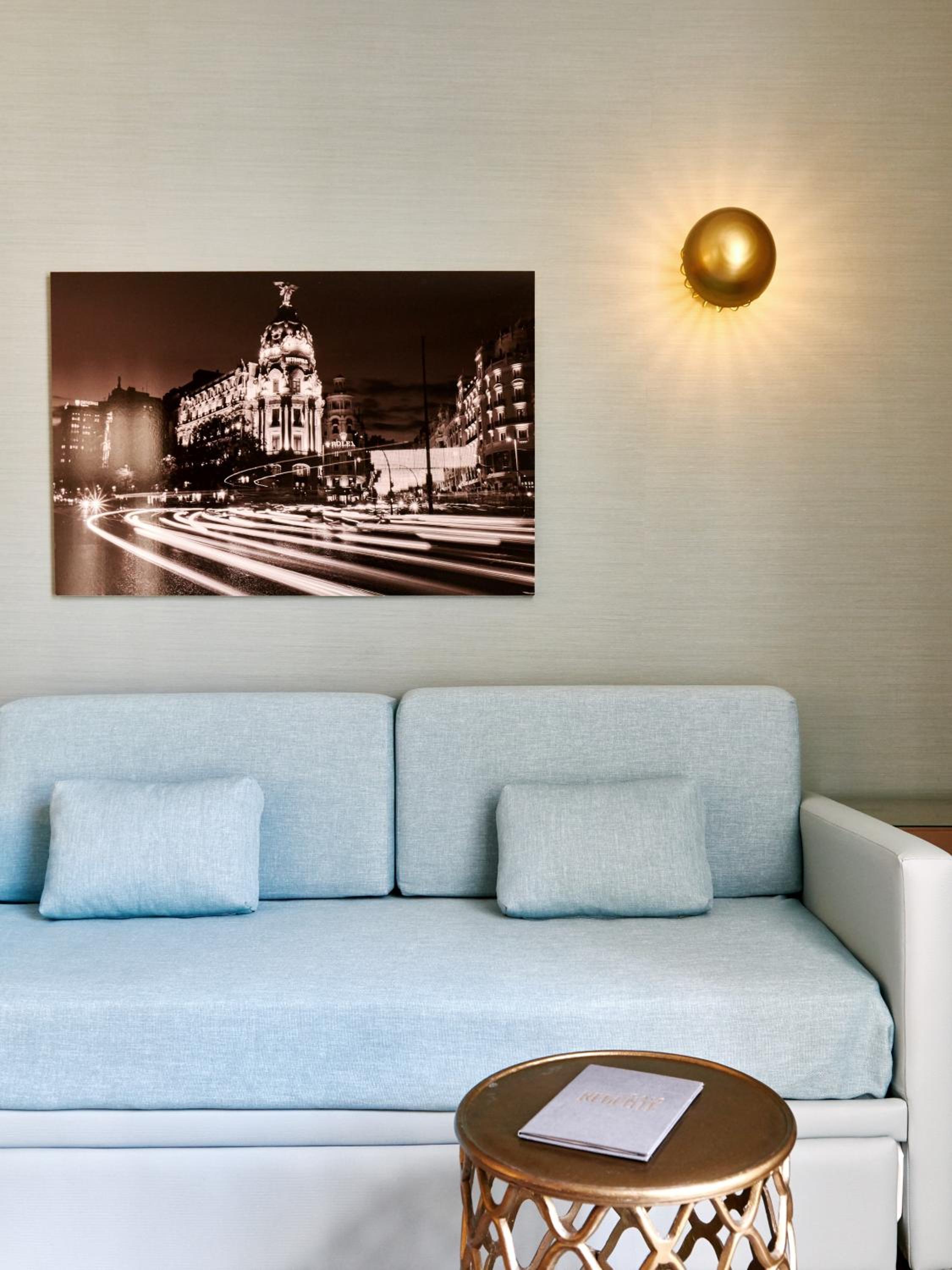 Quadruple Room with City View - Photo 7
