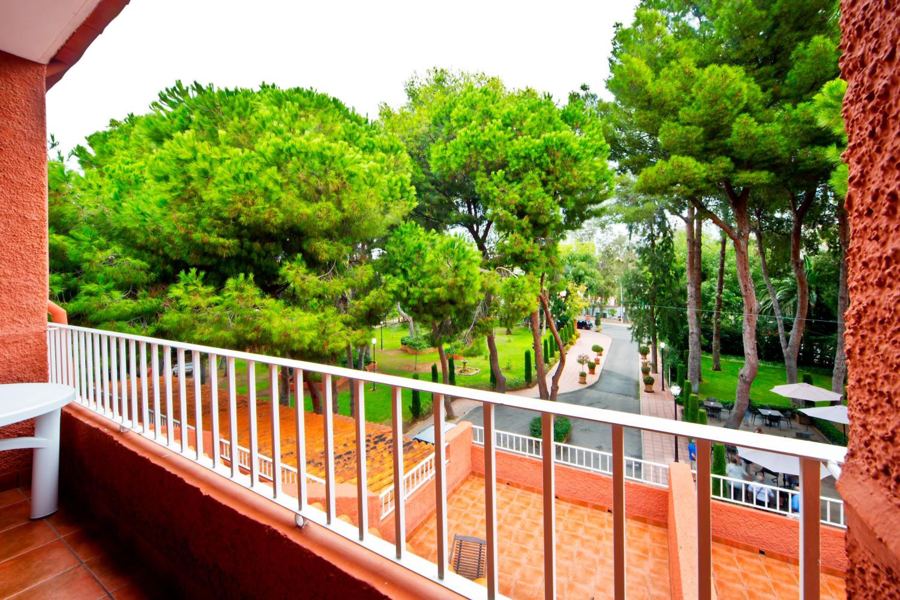Double or Twin Room with Pool View