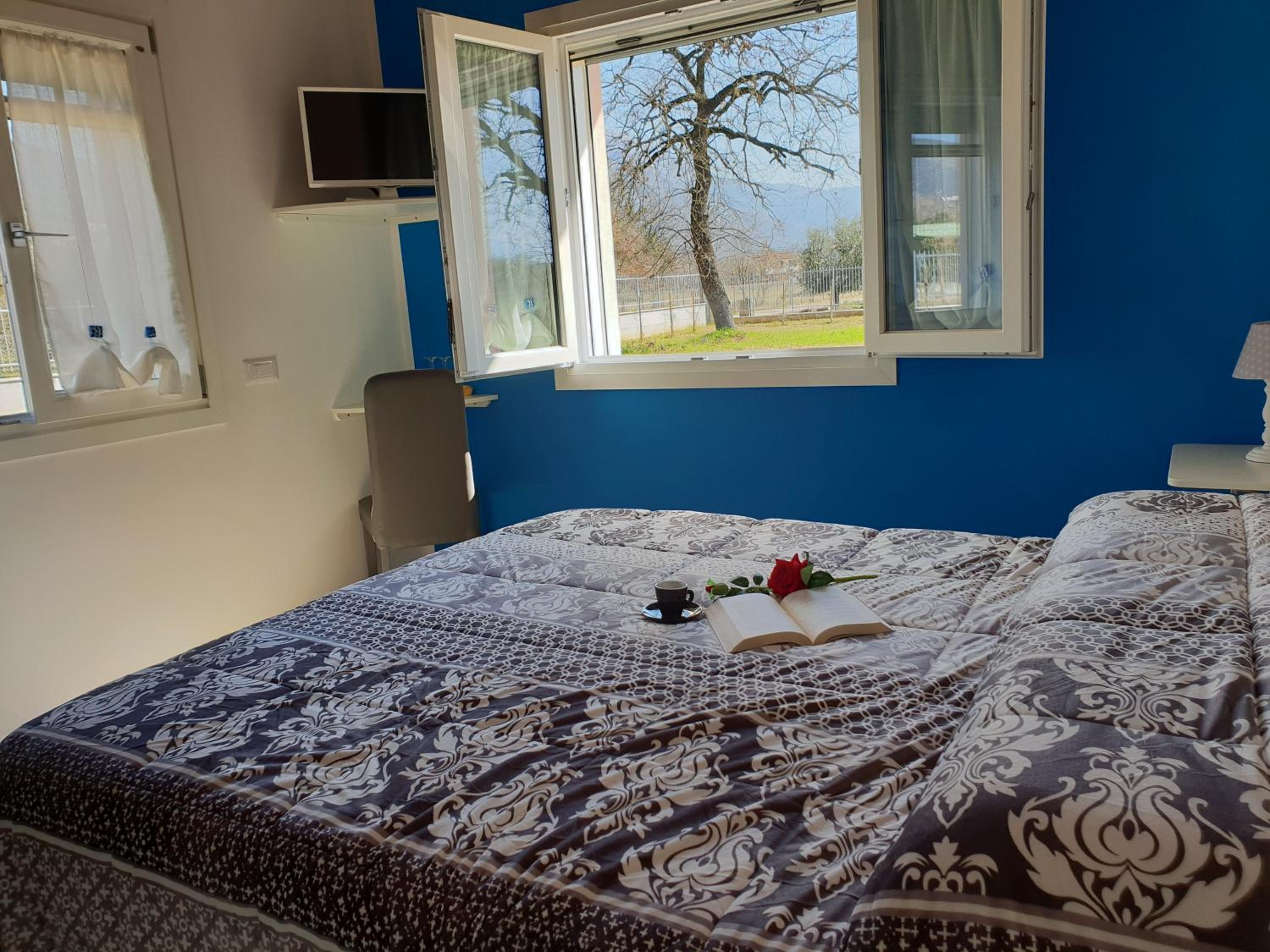 Deluxe Double Room (2 Adults + 1 Child) photo 3
