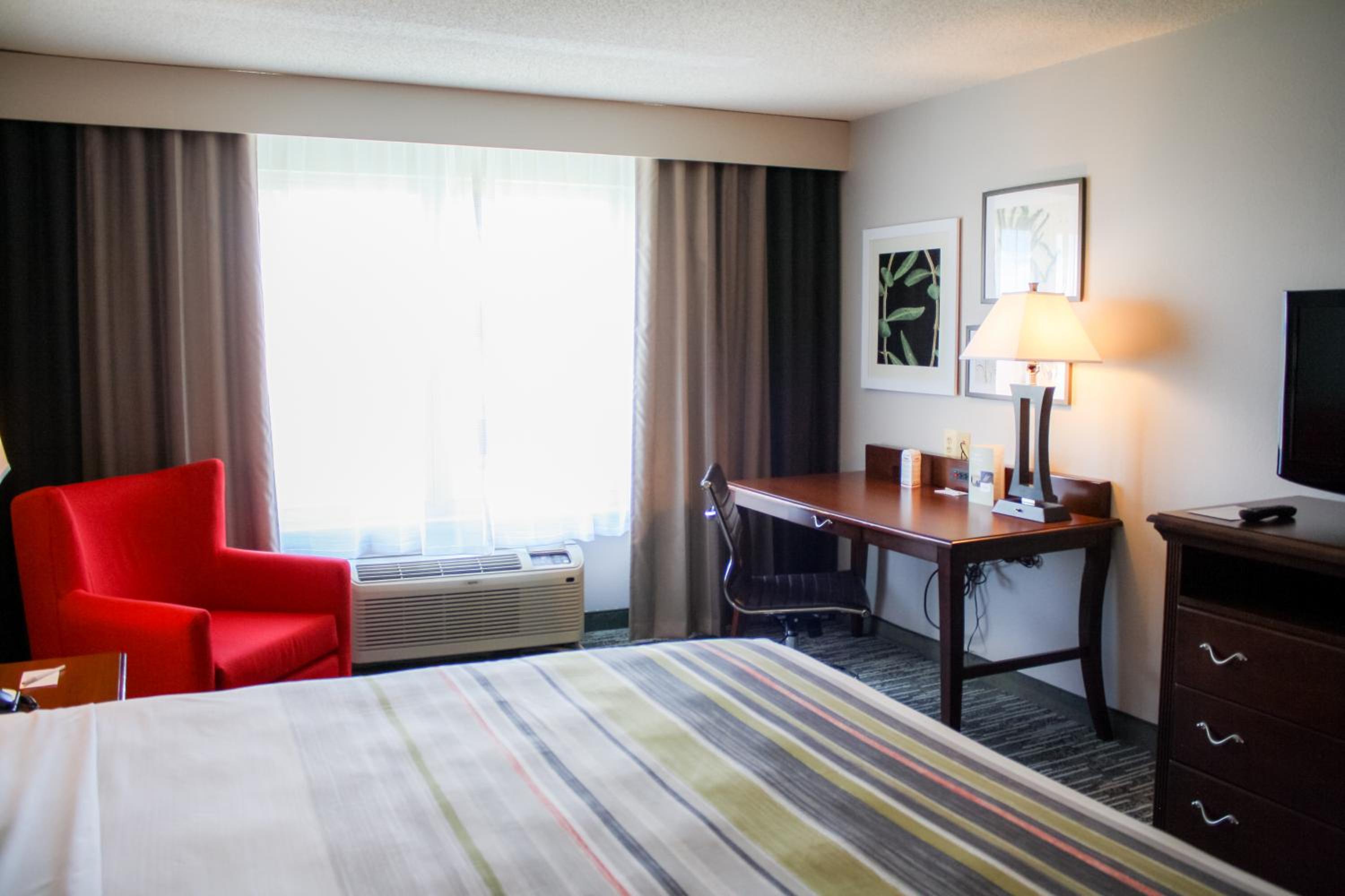 King Room - Non-Smoking - Photo 7