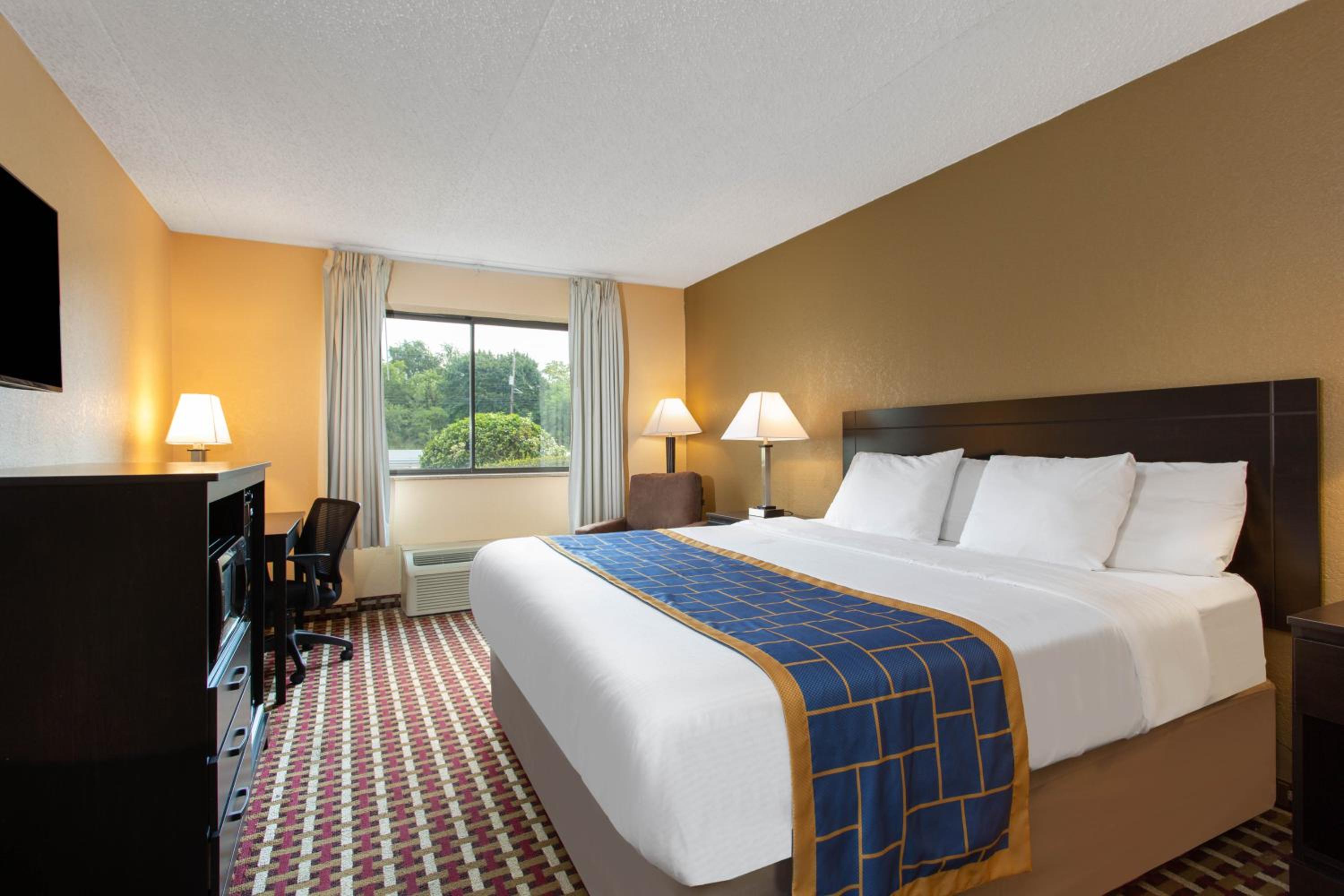King Room - Non-Smoking - Photo 2