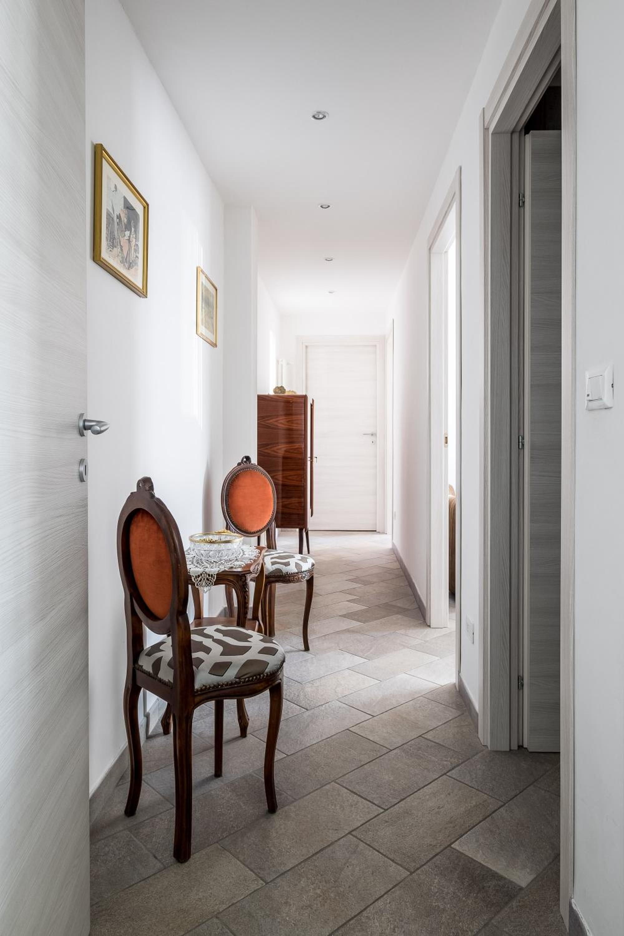 Apartment - Photo 2