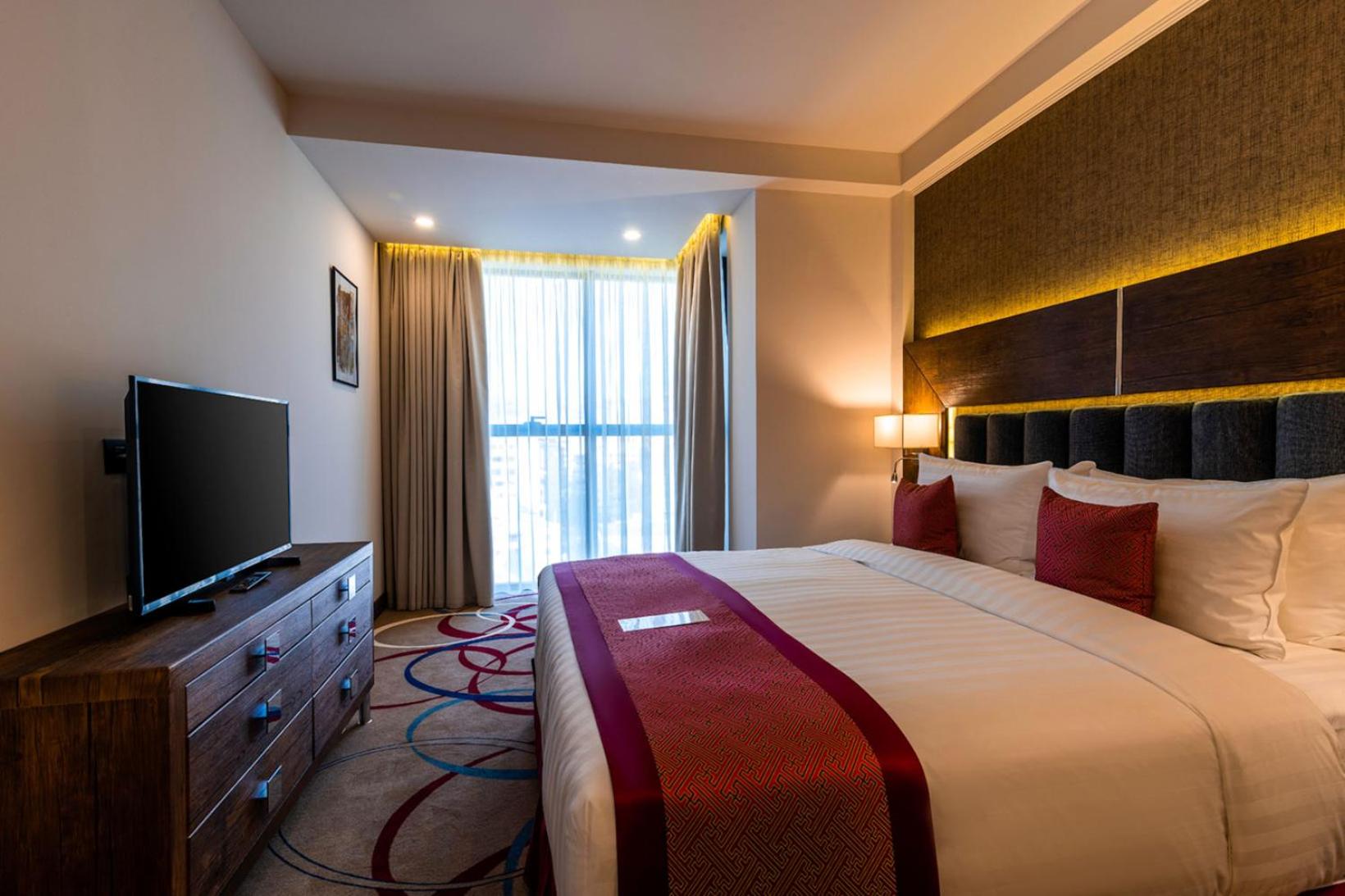 Two-Bedroom Superior Suite with One King Bed and Two Single Beds photo 3