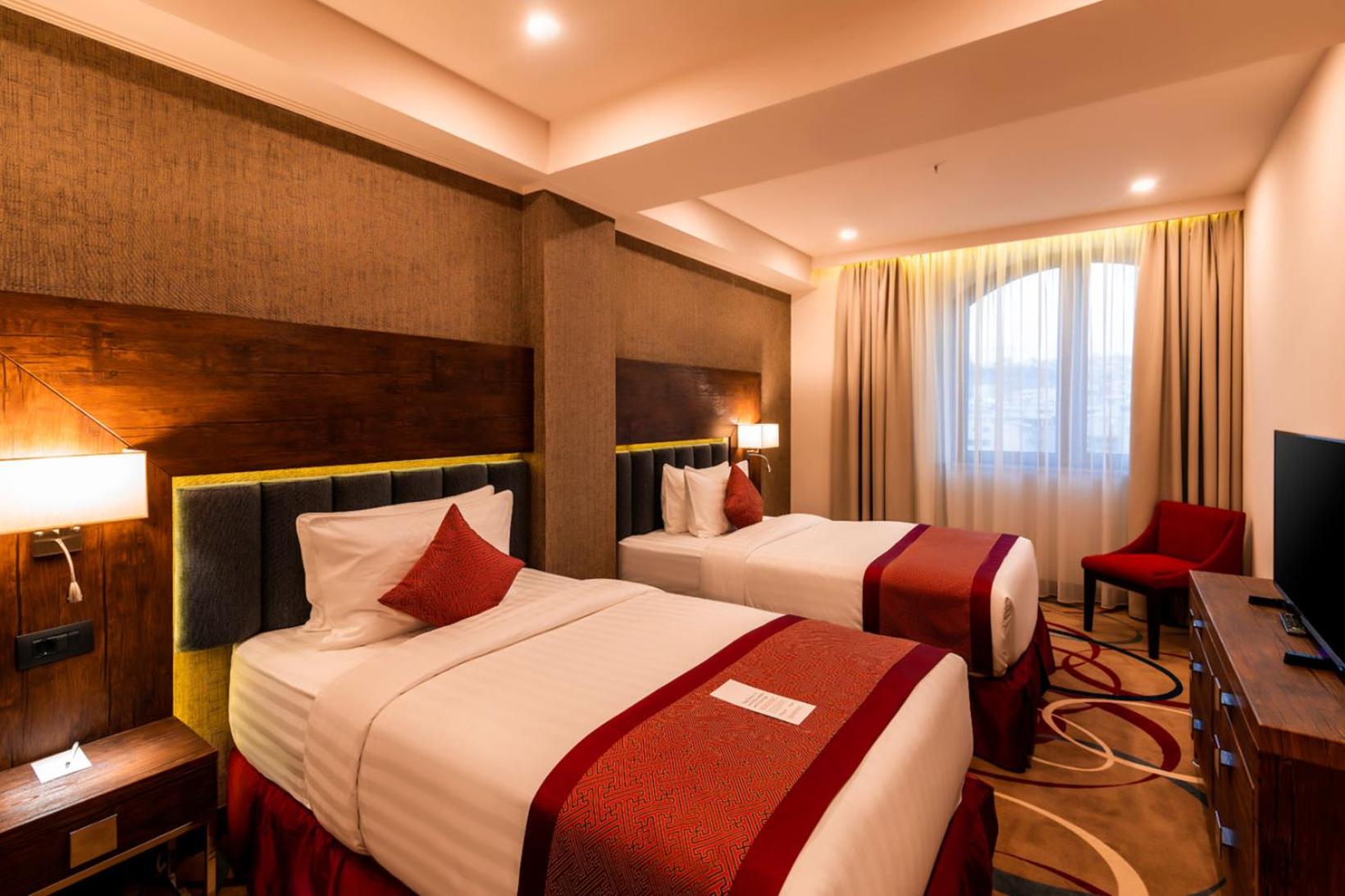 Two-Bedroom Superior Suite with One King Bed and Two Single Beds photo 1