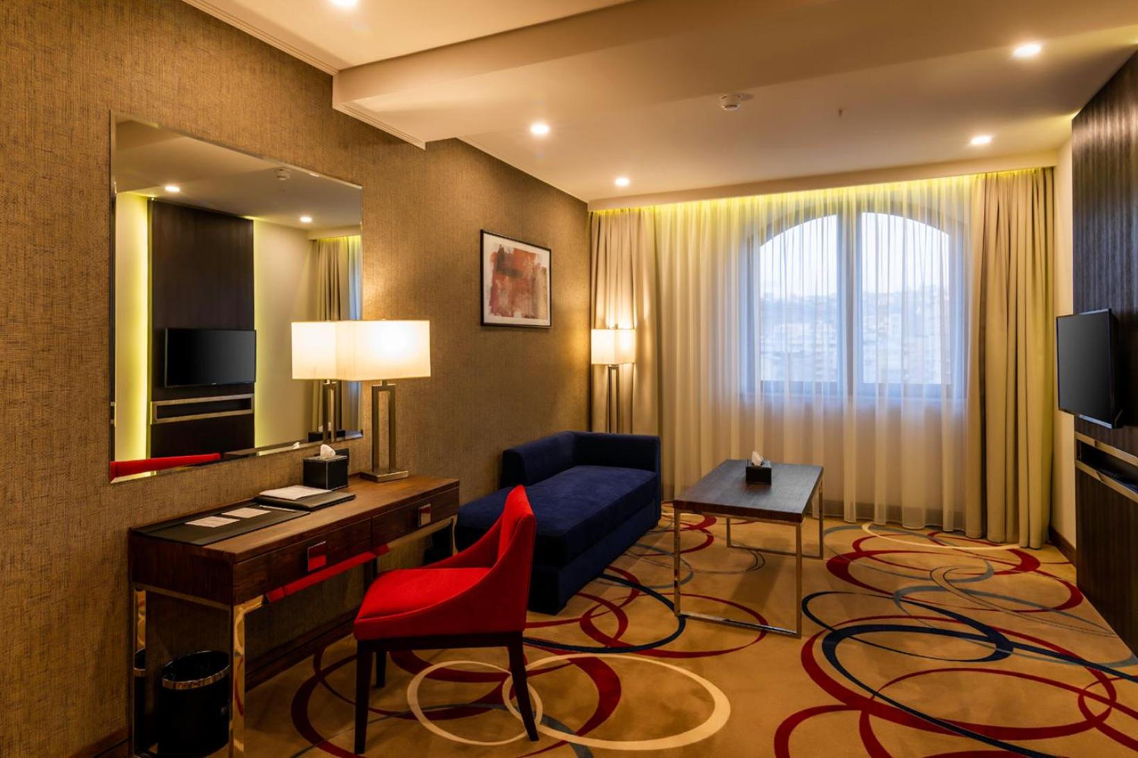 Two-Bedroom Superior Suite with One King Bed and Two Single Beds photo 2