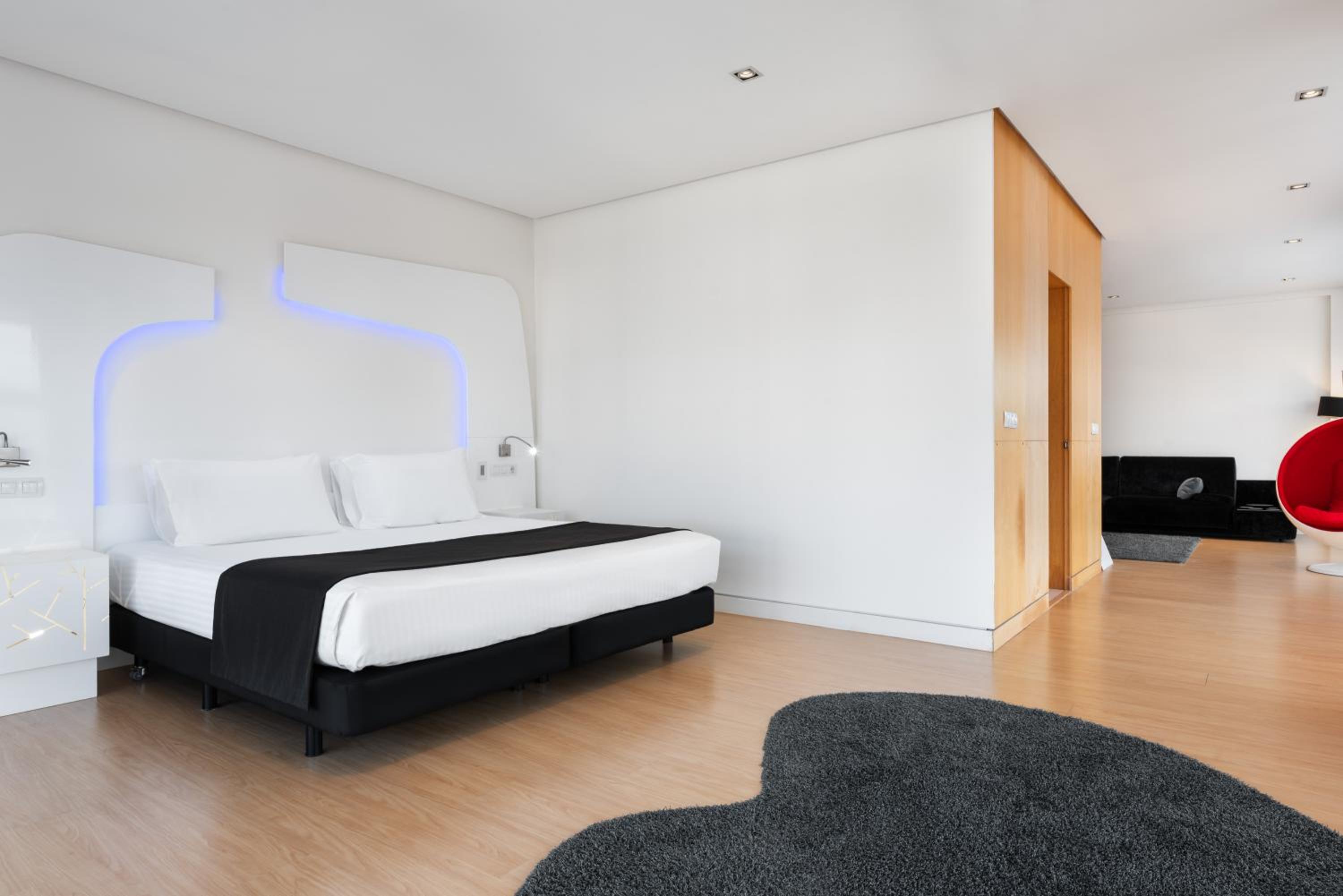 Deluxe Suite - Photo 2