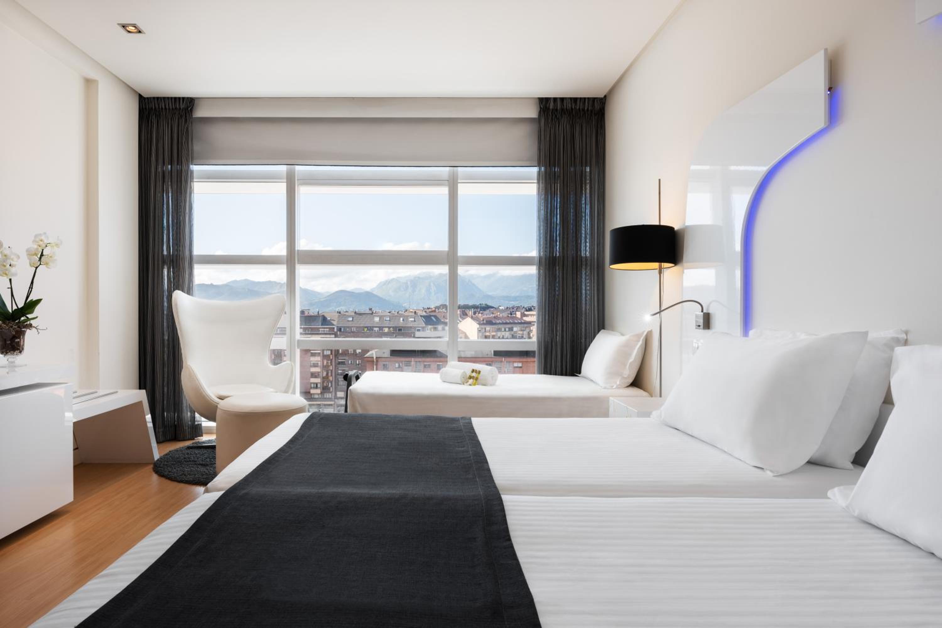 Twin Room with Extra Bed - Photo 3