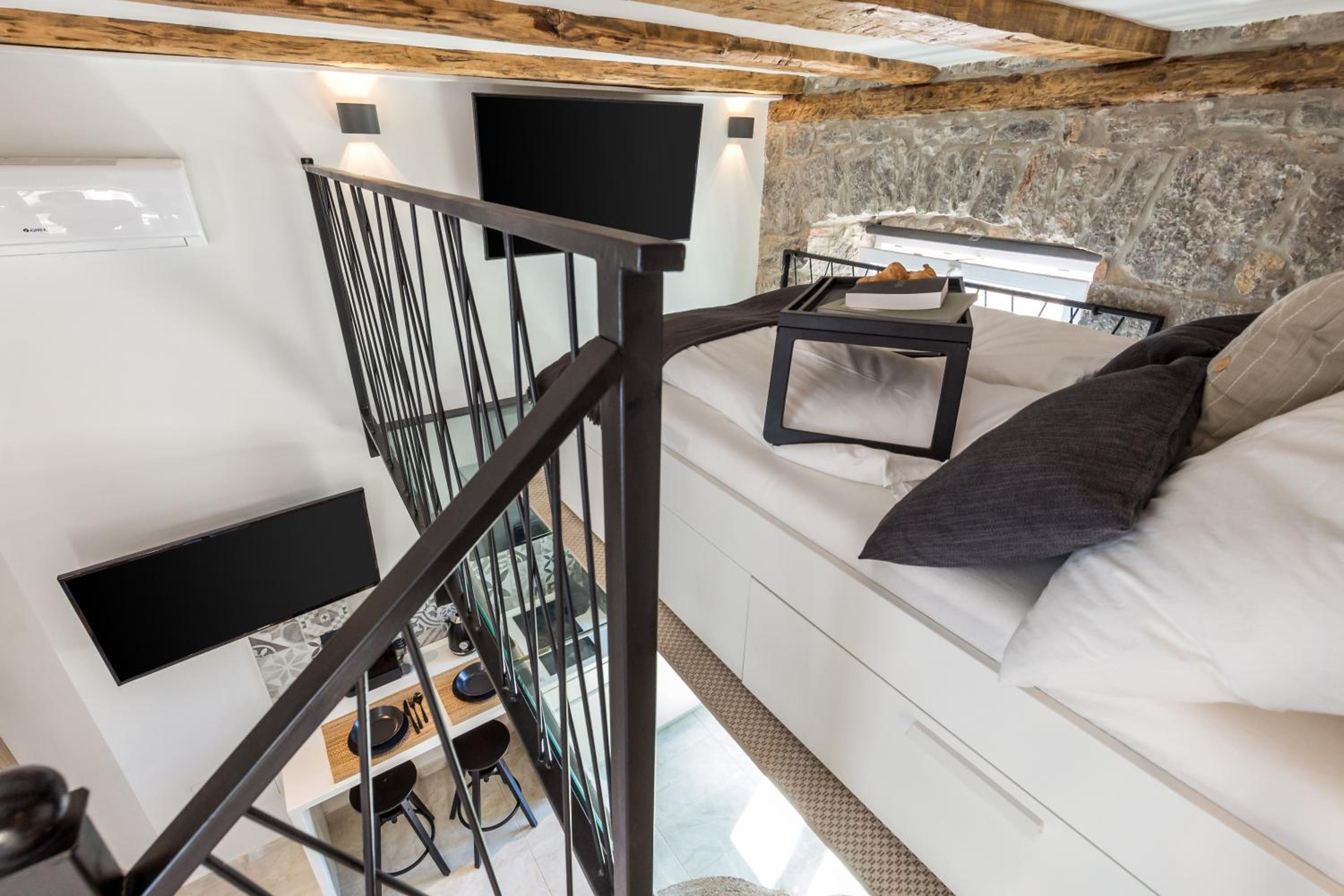 Dvoetažni apartman – Beli Kamik street 6, 1st floor