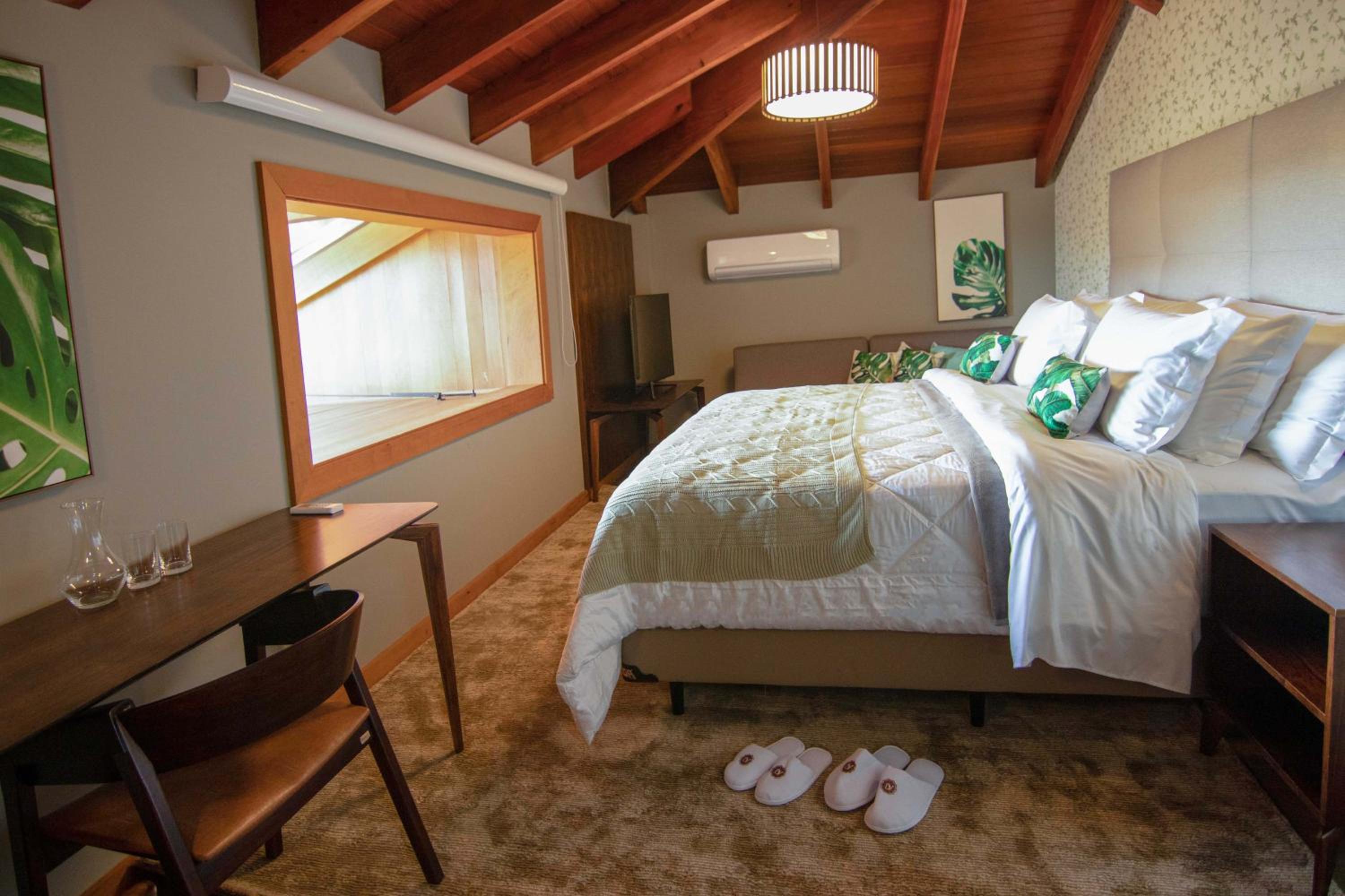 Suite with Hot Tub photo 3