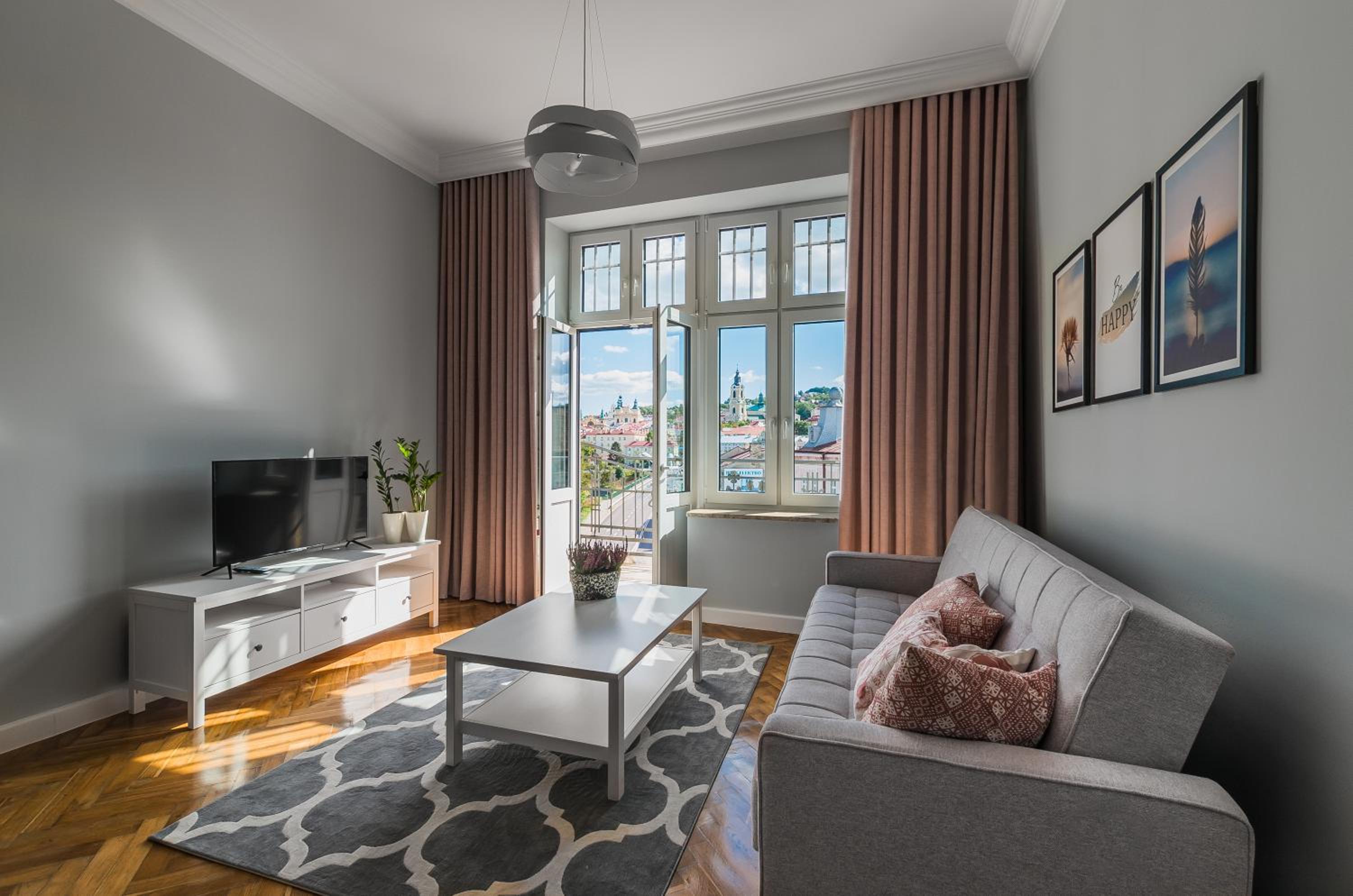 Apartment with Terrace - Photo 2