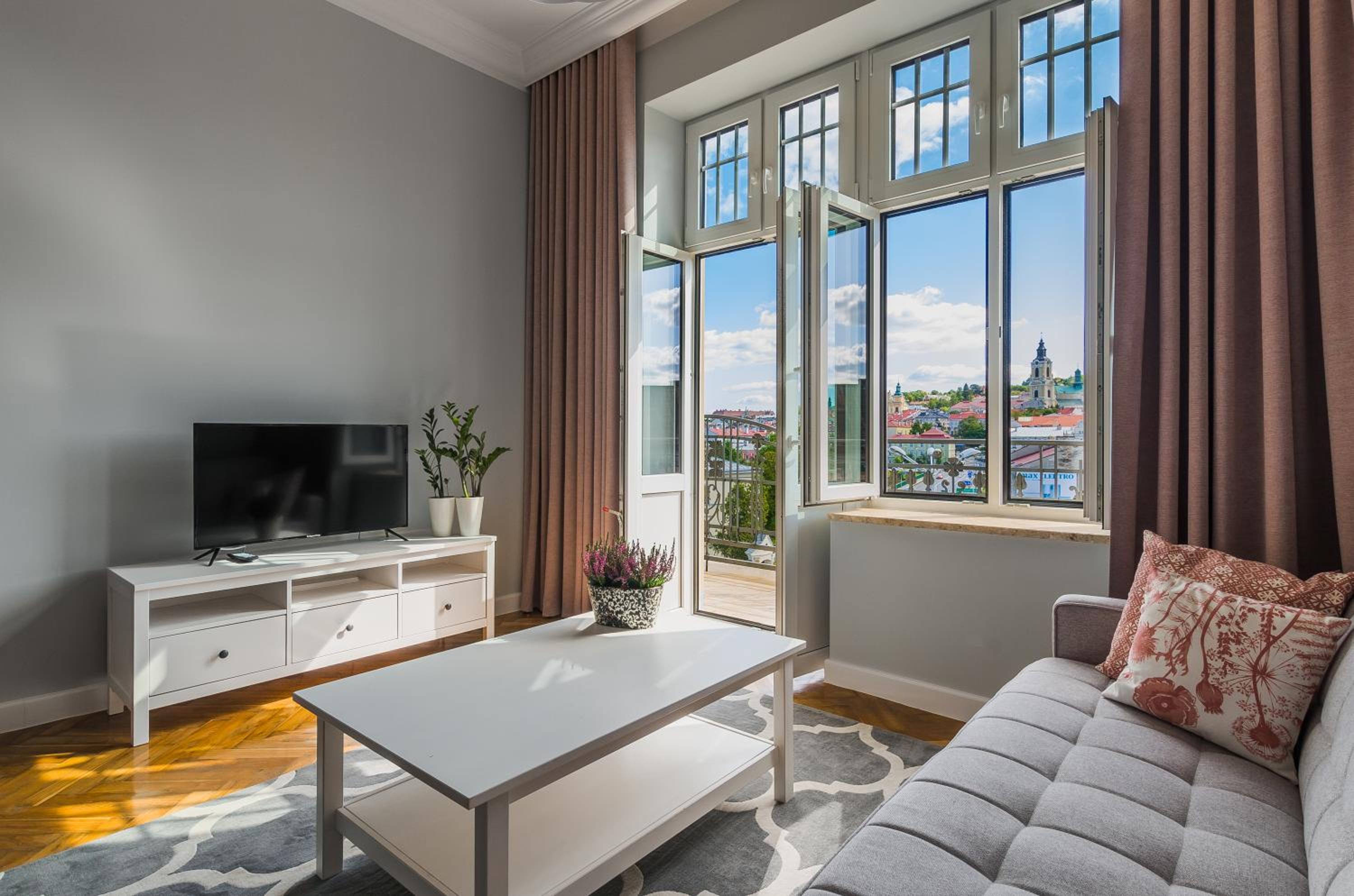 Apartment with Terrace - Photo 3