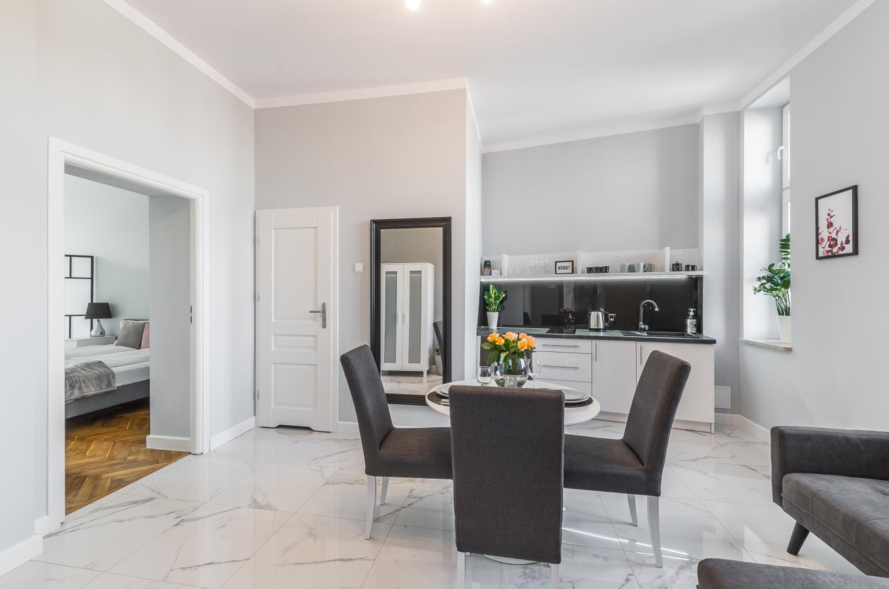 Apartment with Terrace - Photo 4