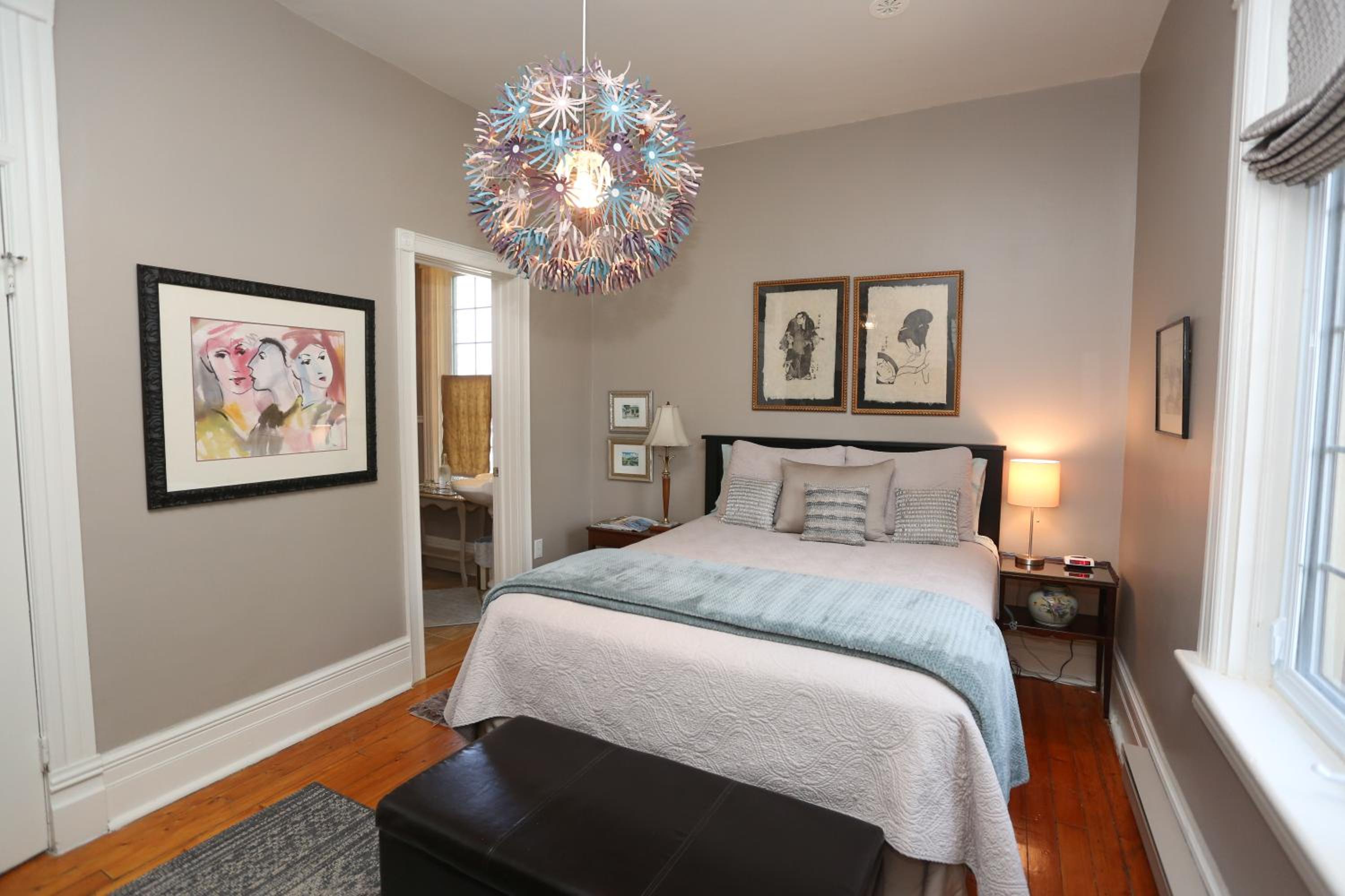 Queen Room with En Suite Bathroom photo 2