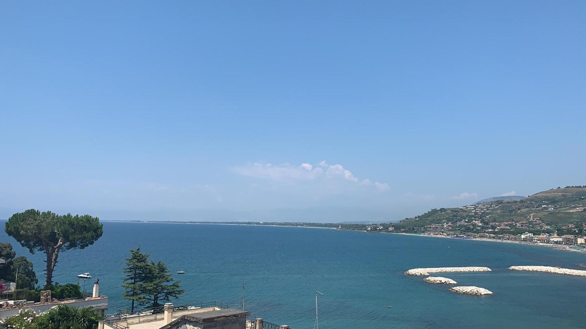 Apartment with Sea View - Photo 15