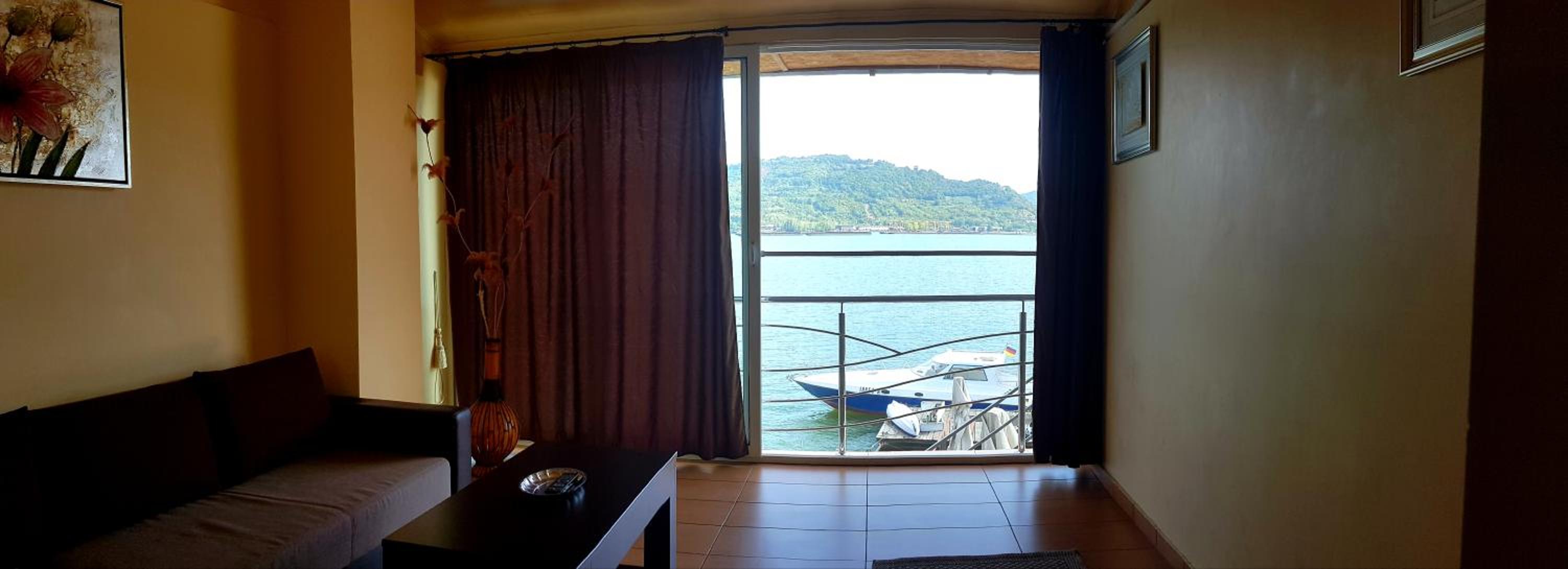 Suite with Lake View - Photo 2