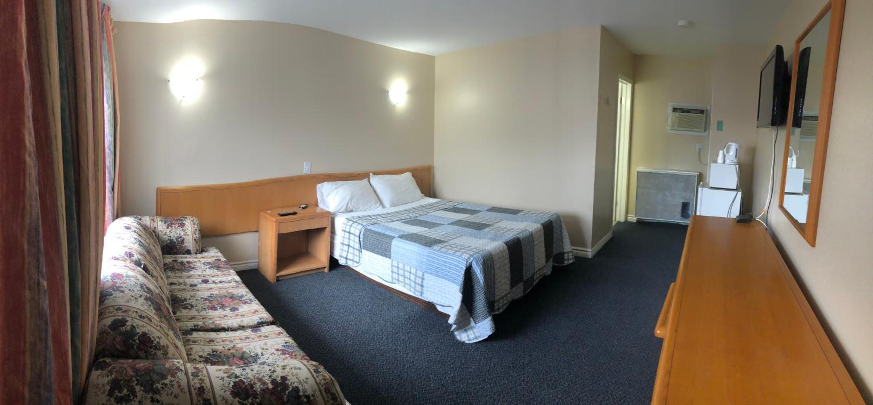 Queen Room photo 3