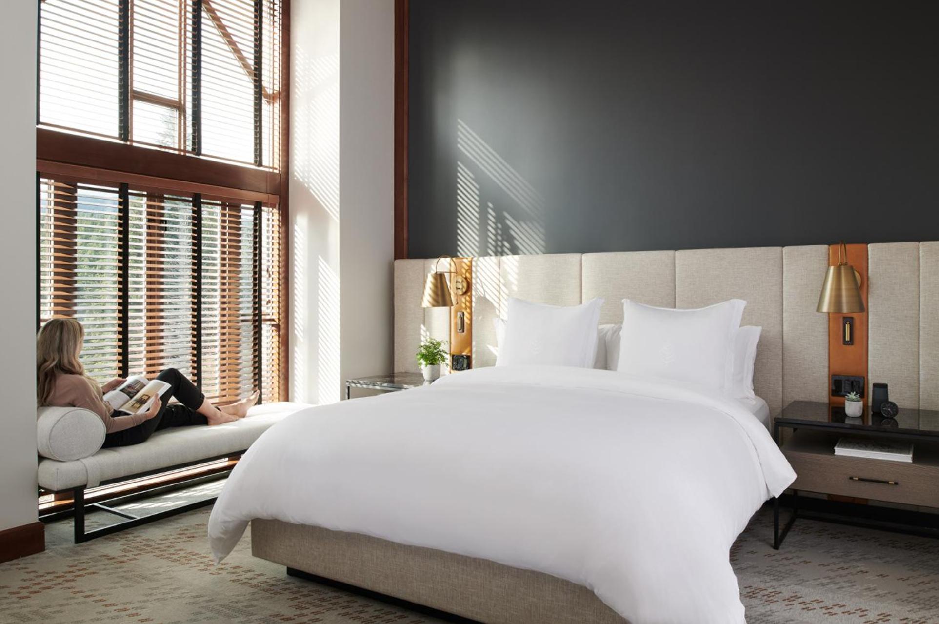 Deluxe Executive Suite King Bed - Photo 2