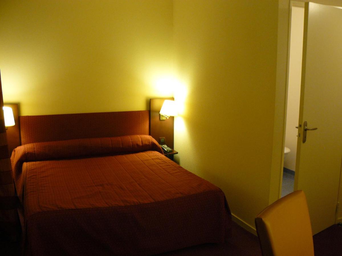 Standard Double Room photo 3