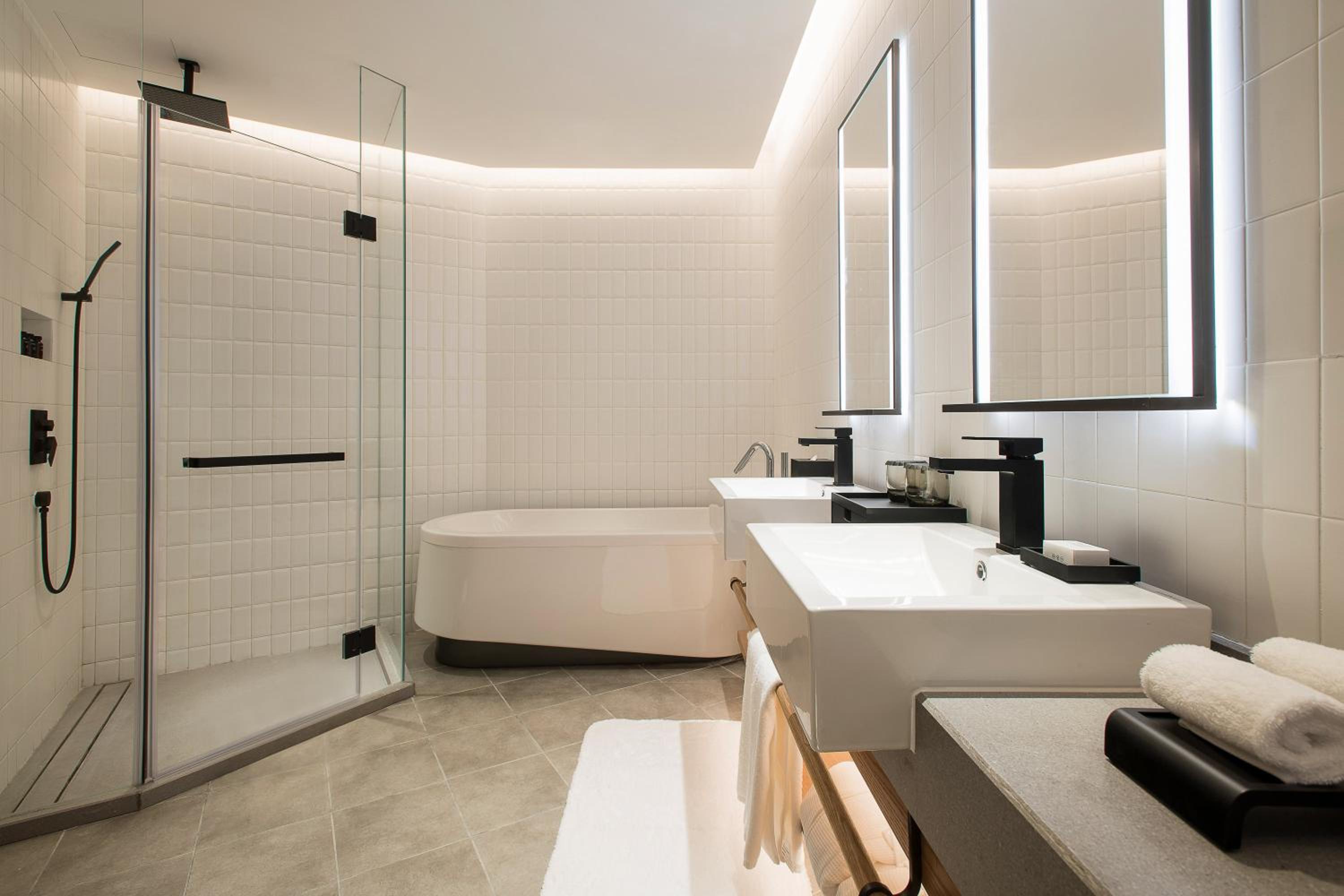 Deluxe Wellness Suite with One King Bed - Photo 7