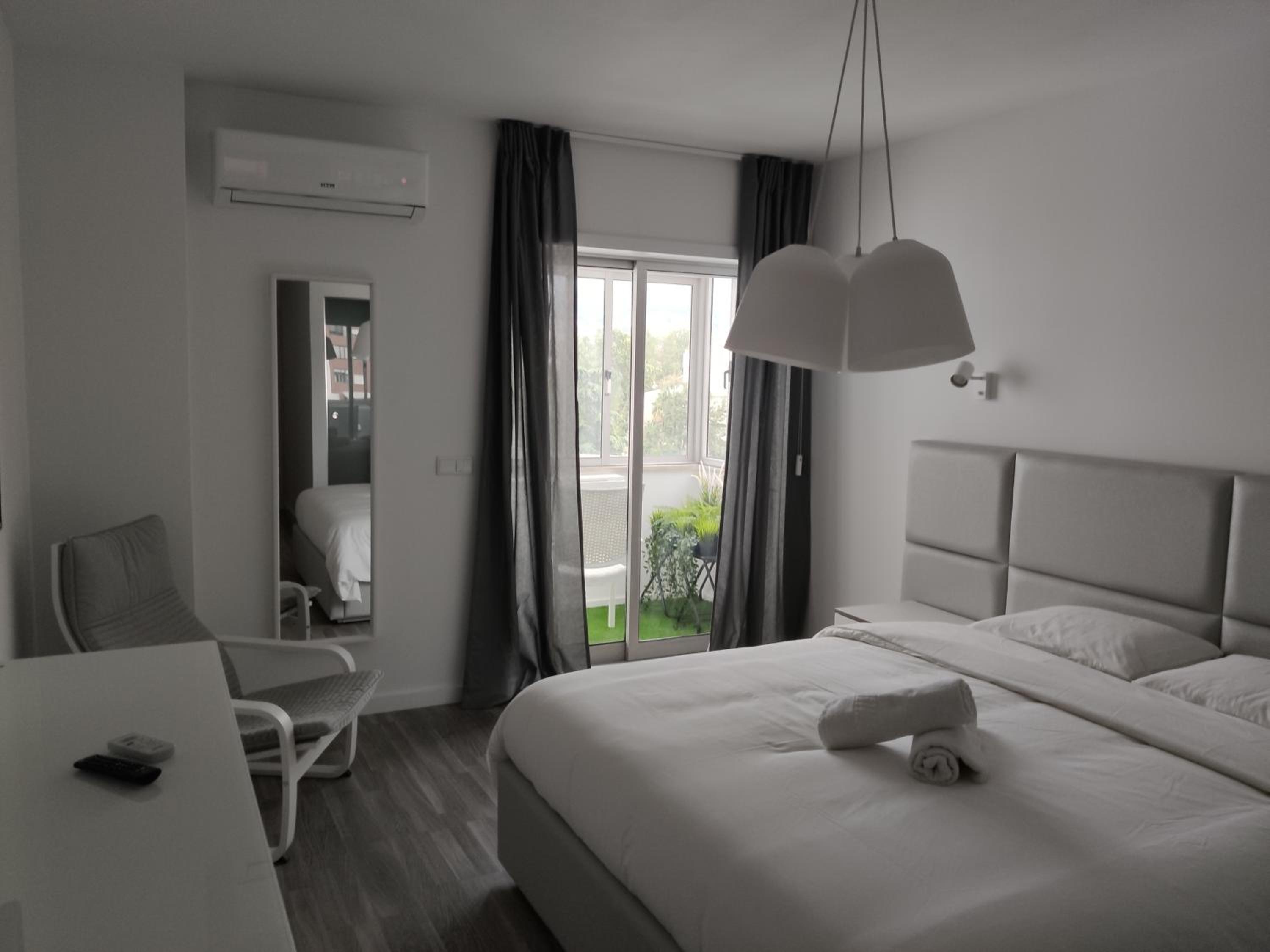 Apartment with Mountain View - Photo 4