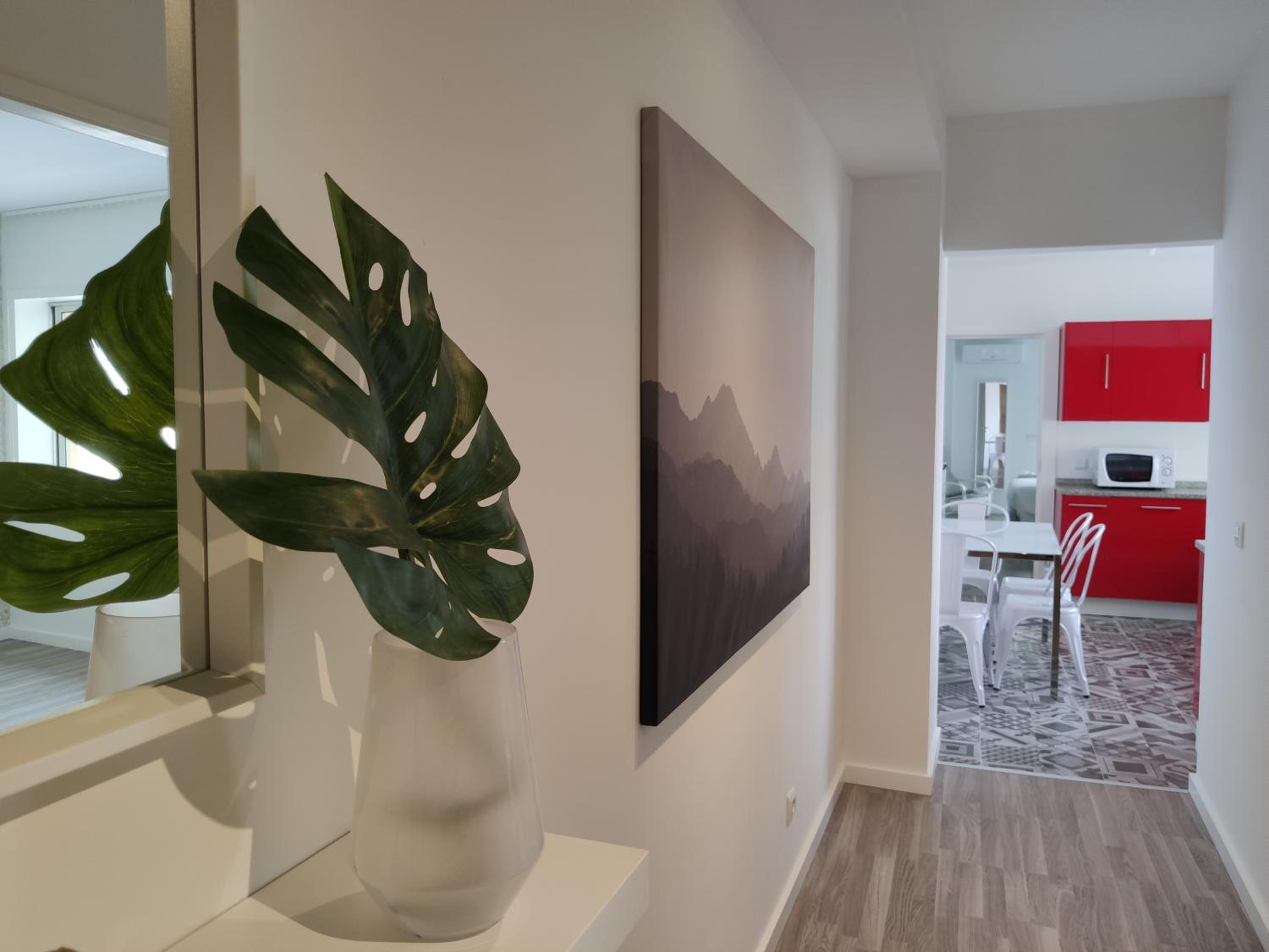 Apartment with Mountain View - Photo 5