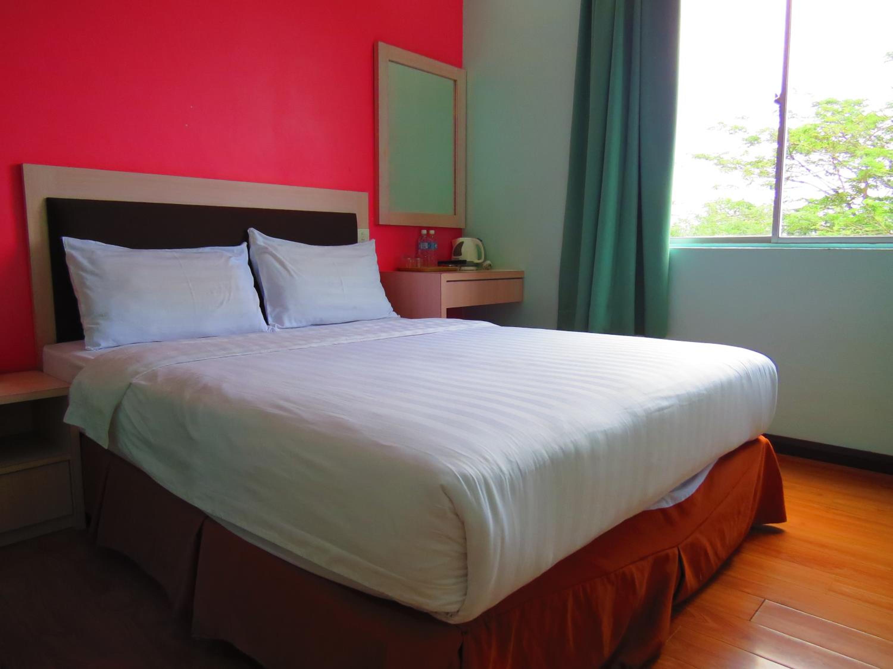 Standard Queen Room photo 2