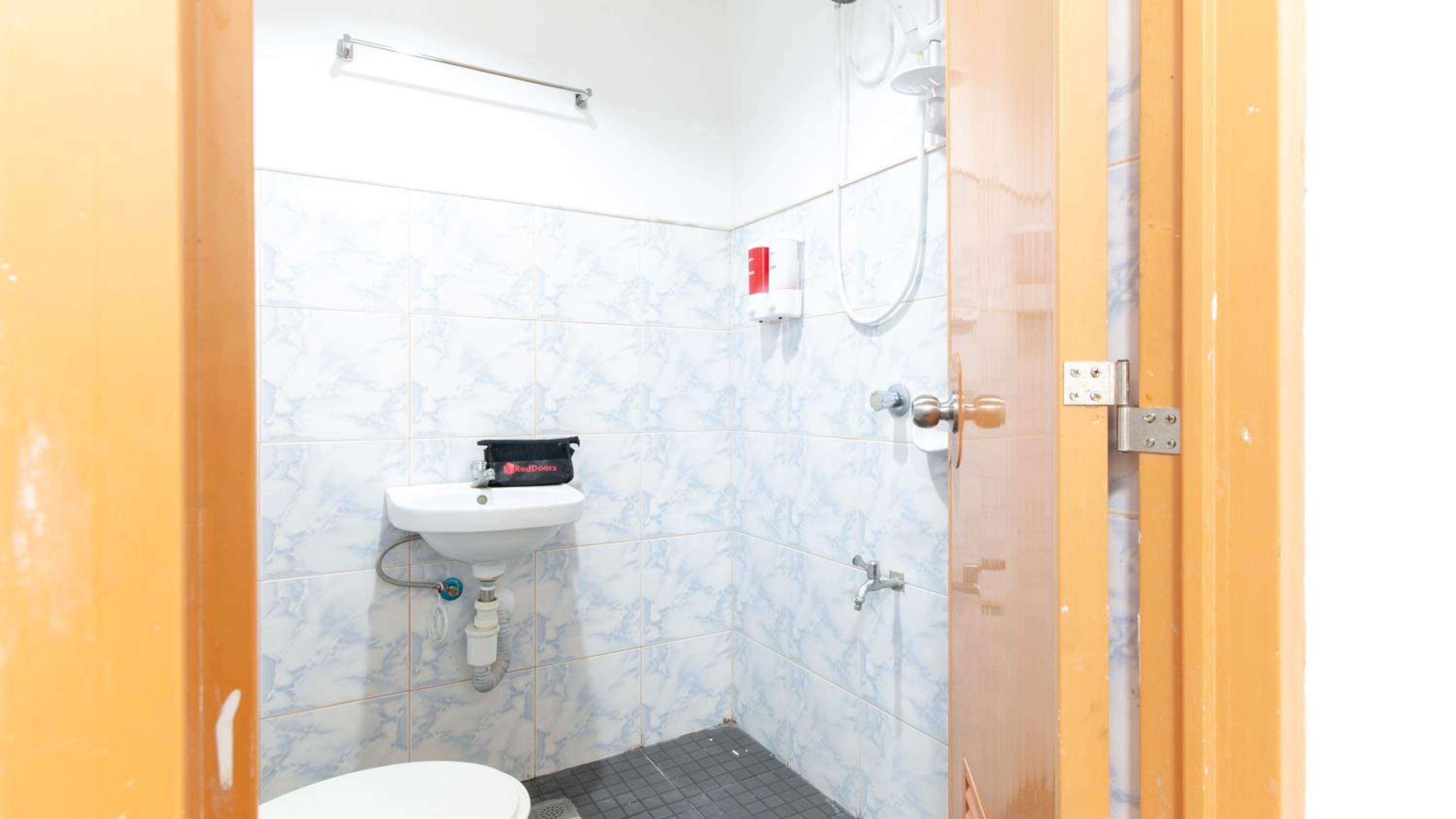 Standard Double Room - Photo 10