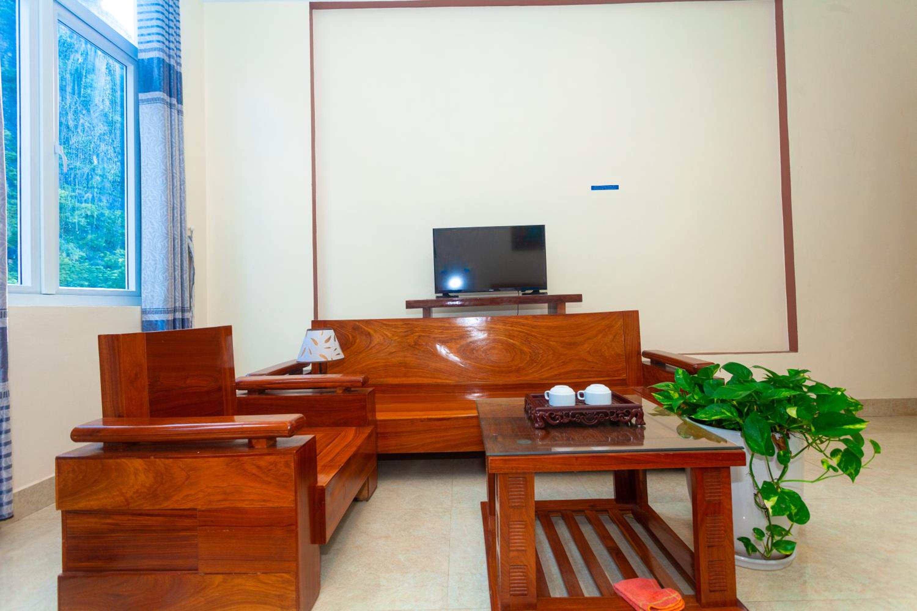 Family Room with Mountain View photo 2