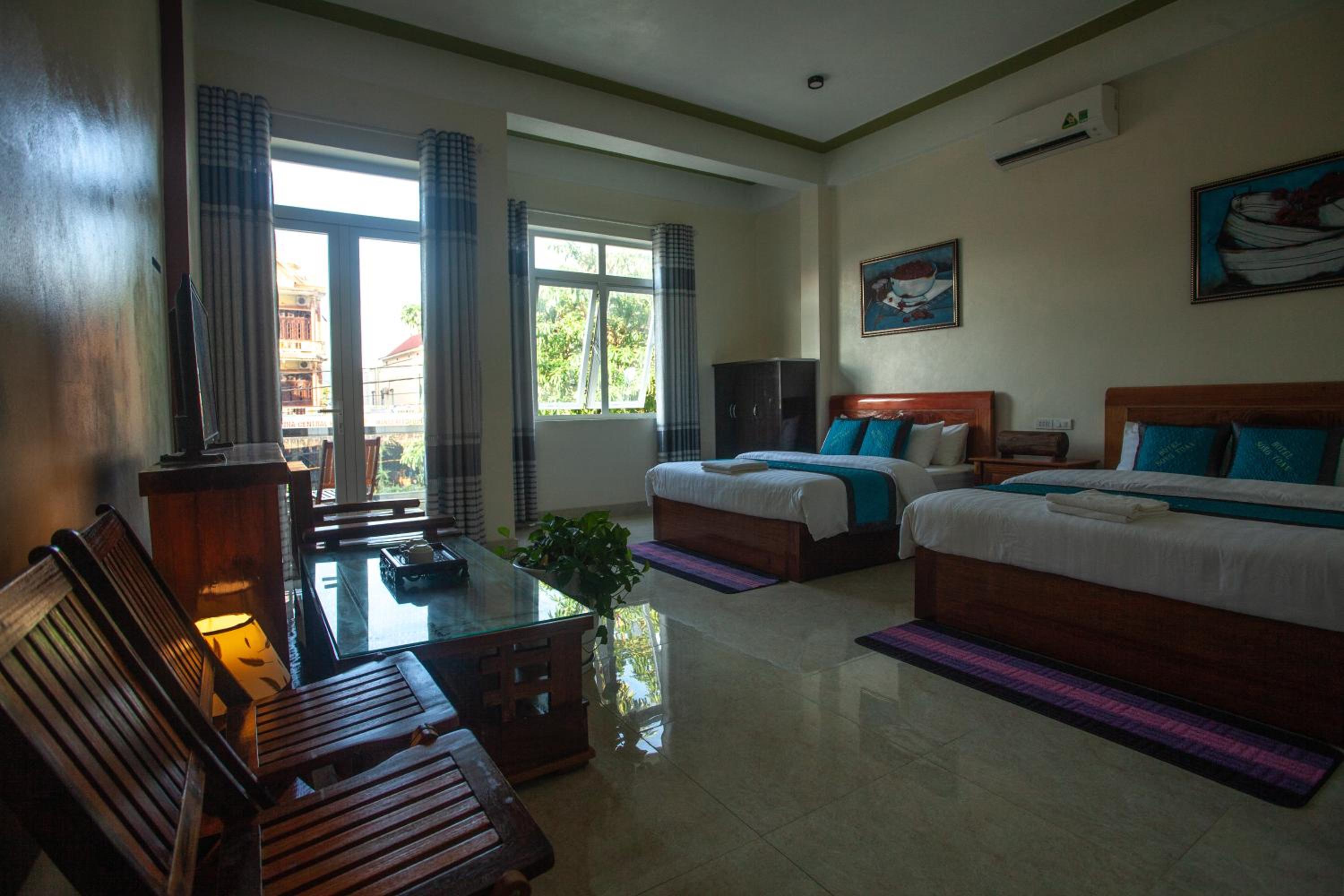 Family Room with Balcony photo 3