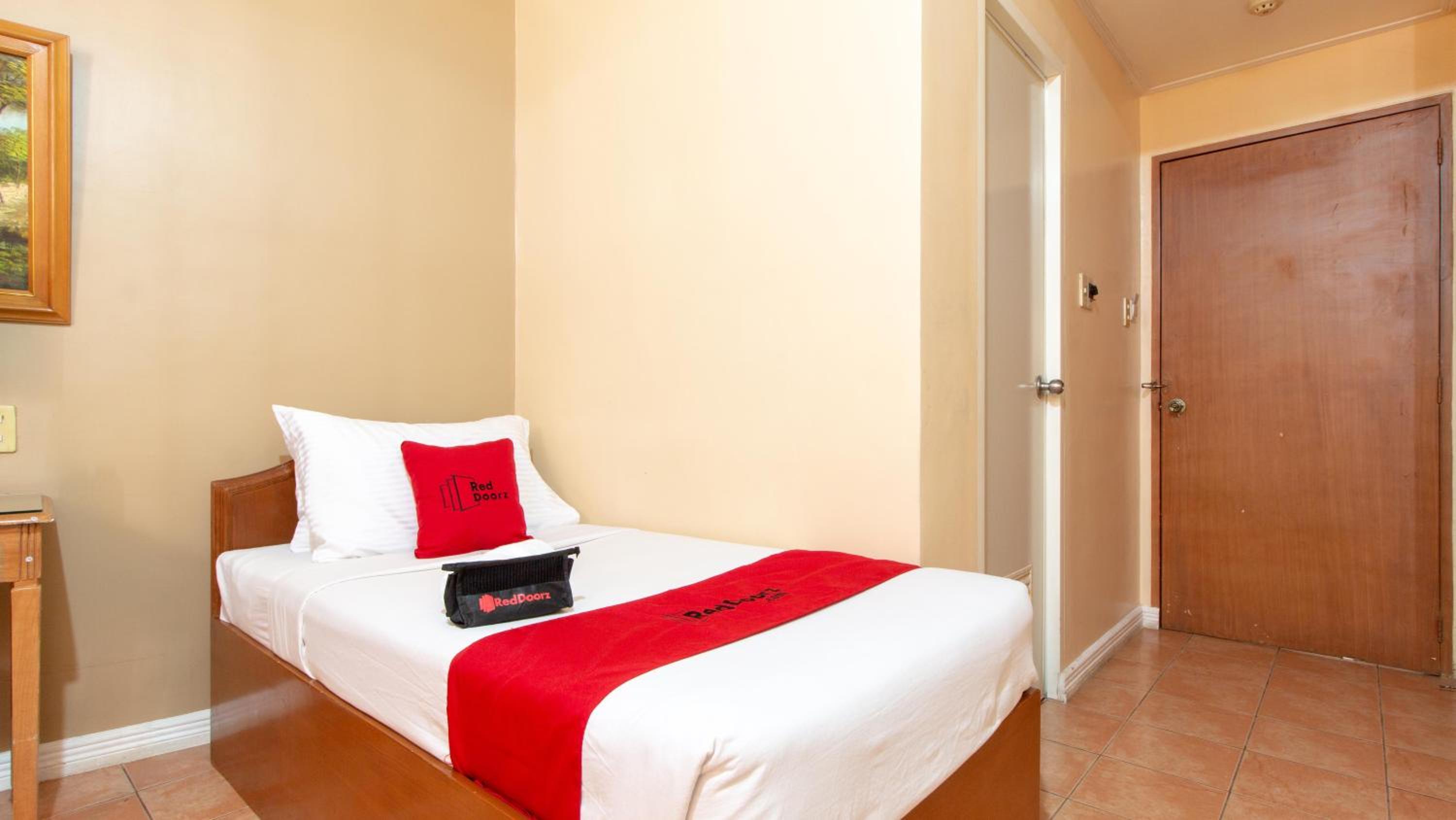 Twin Room - Photo 15