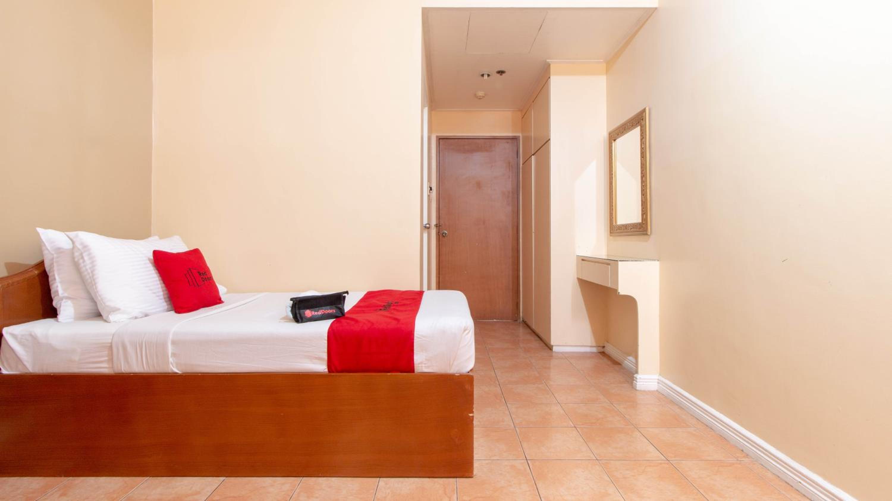Twin Room - Photo 13