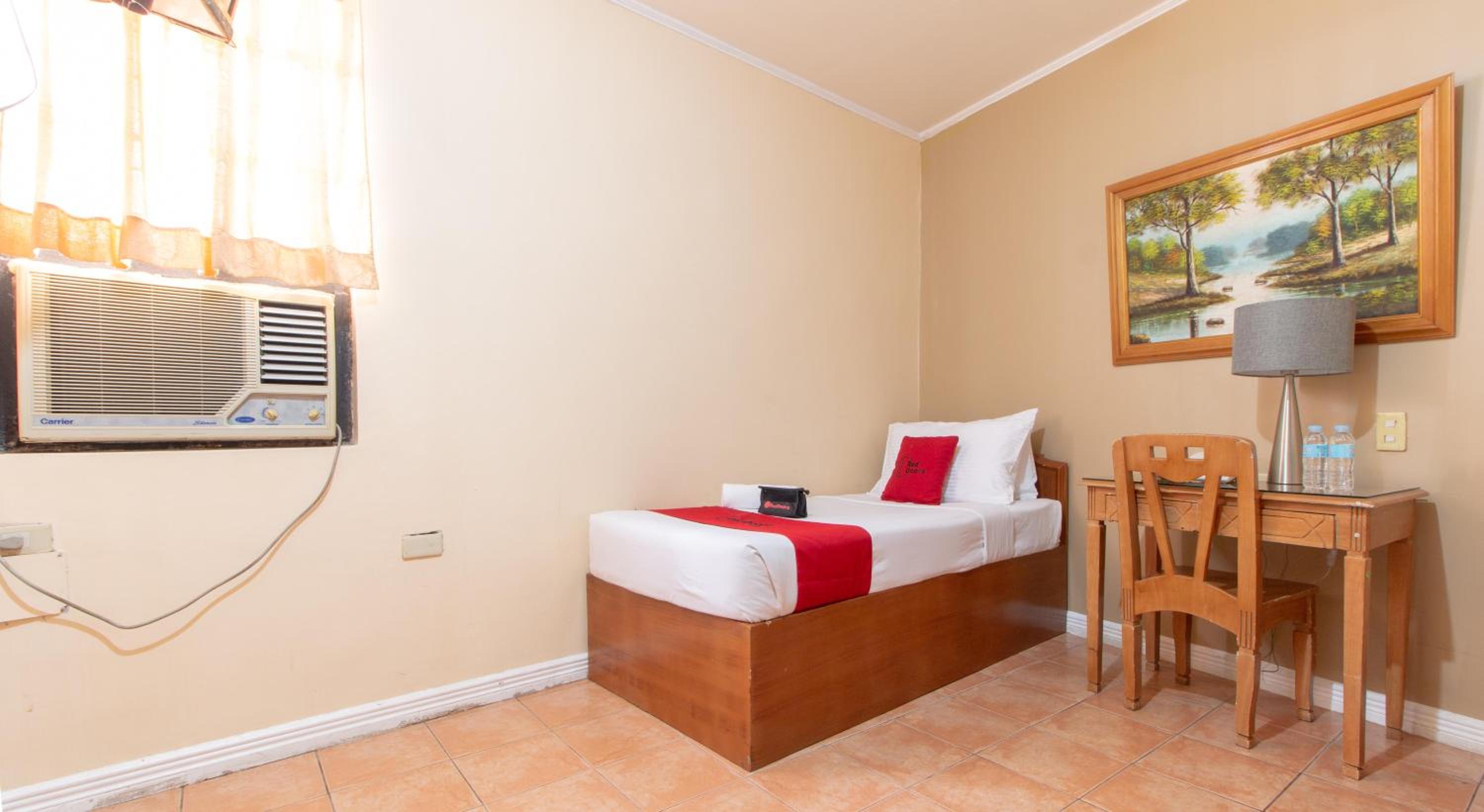 Twin Room - Photo 12