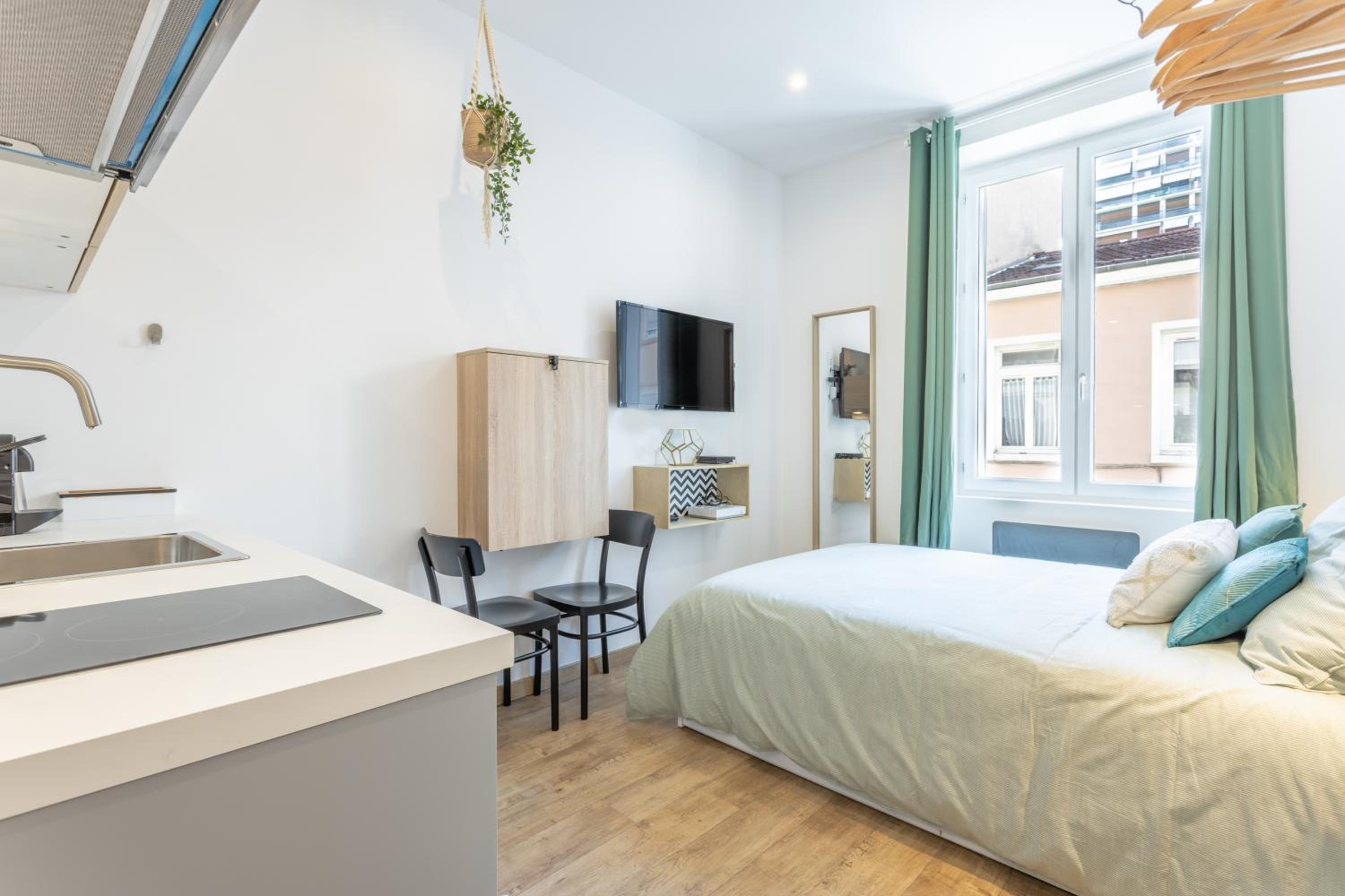 Studio Apartment - Photo 9