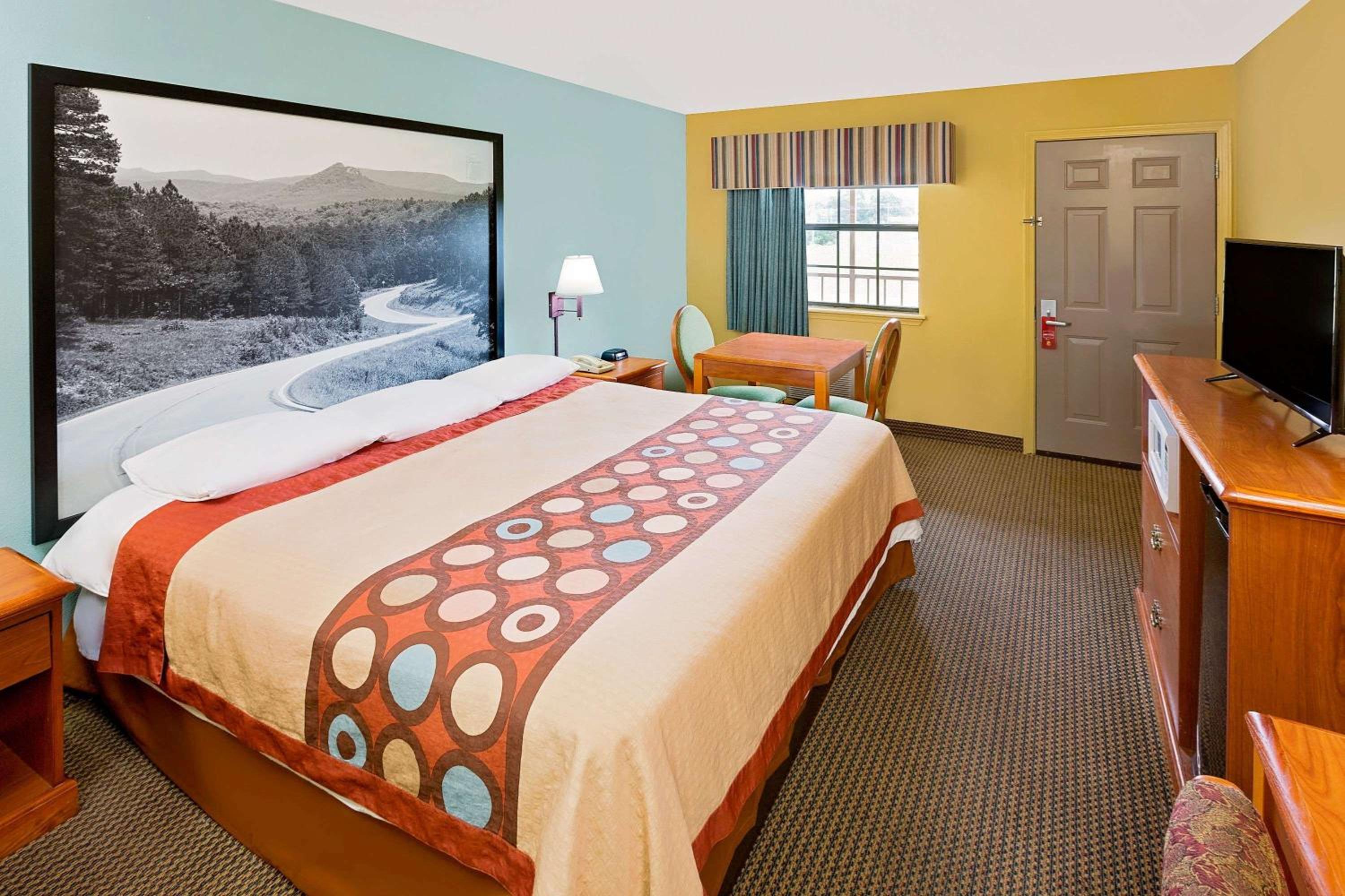 King Room - Mobility Access/Non-Smoking - Photo 4