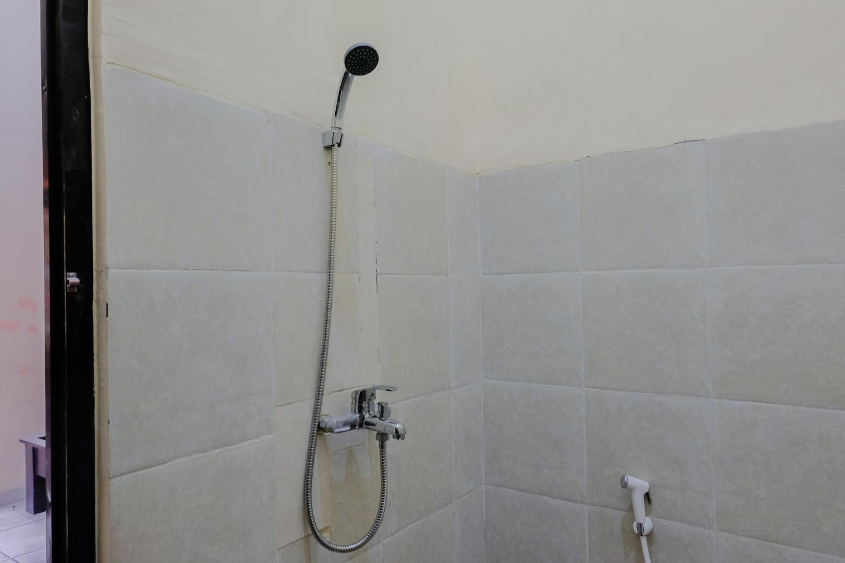 Standard Double Room - Photo 4