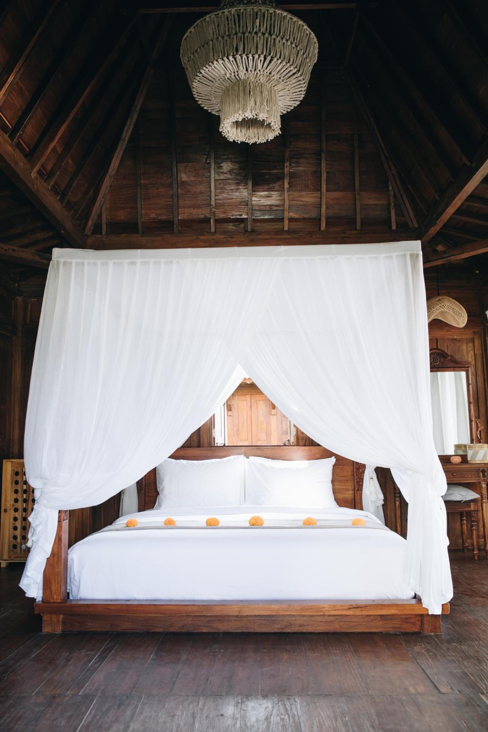 Romantic House - Photo 1