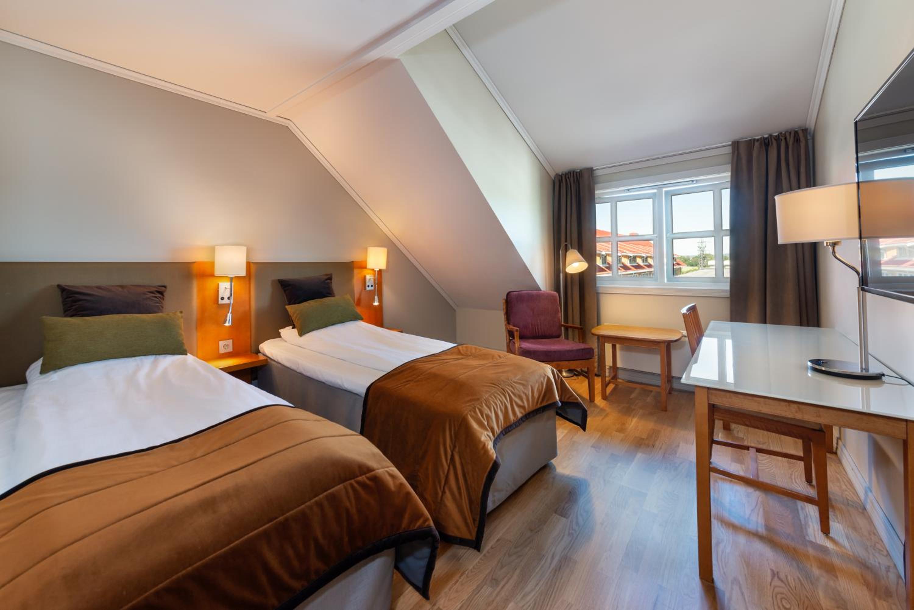 Standard Twin Room - Photo 1