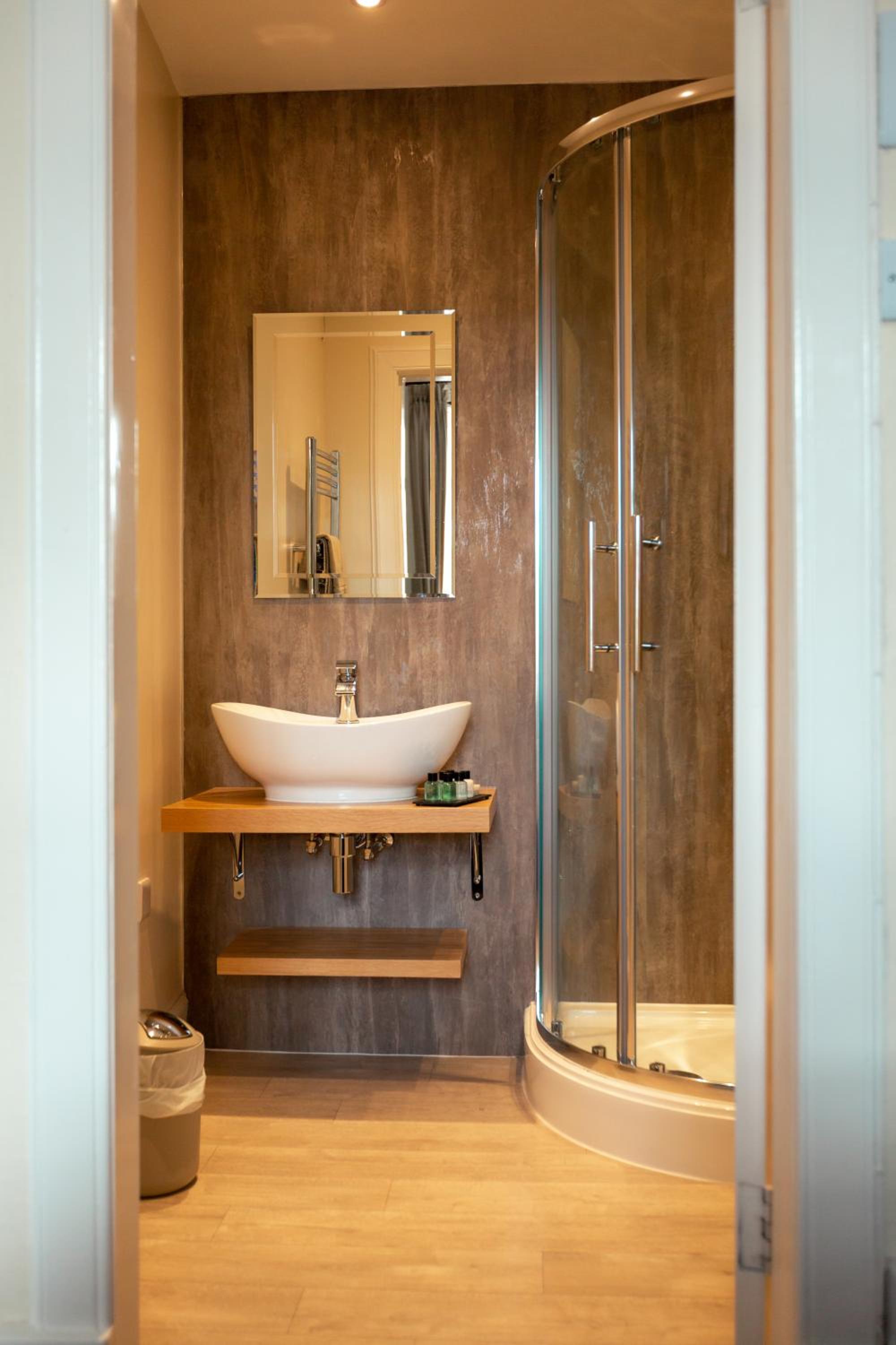 Standard Twin Room - Photo 7