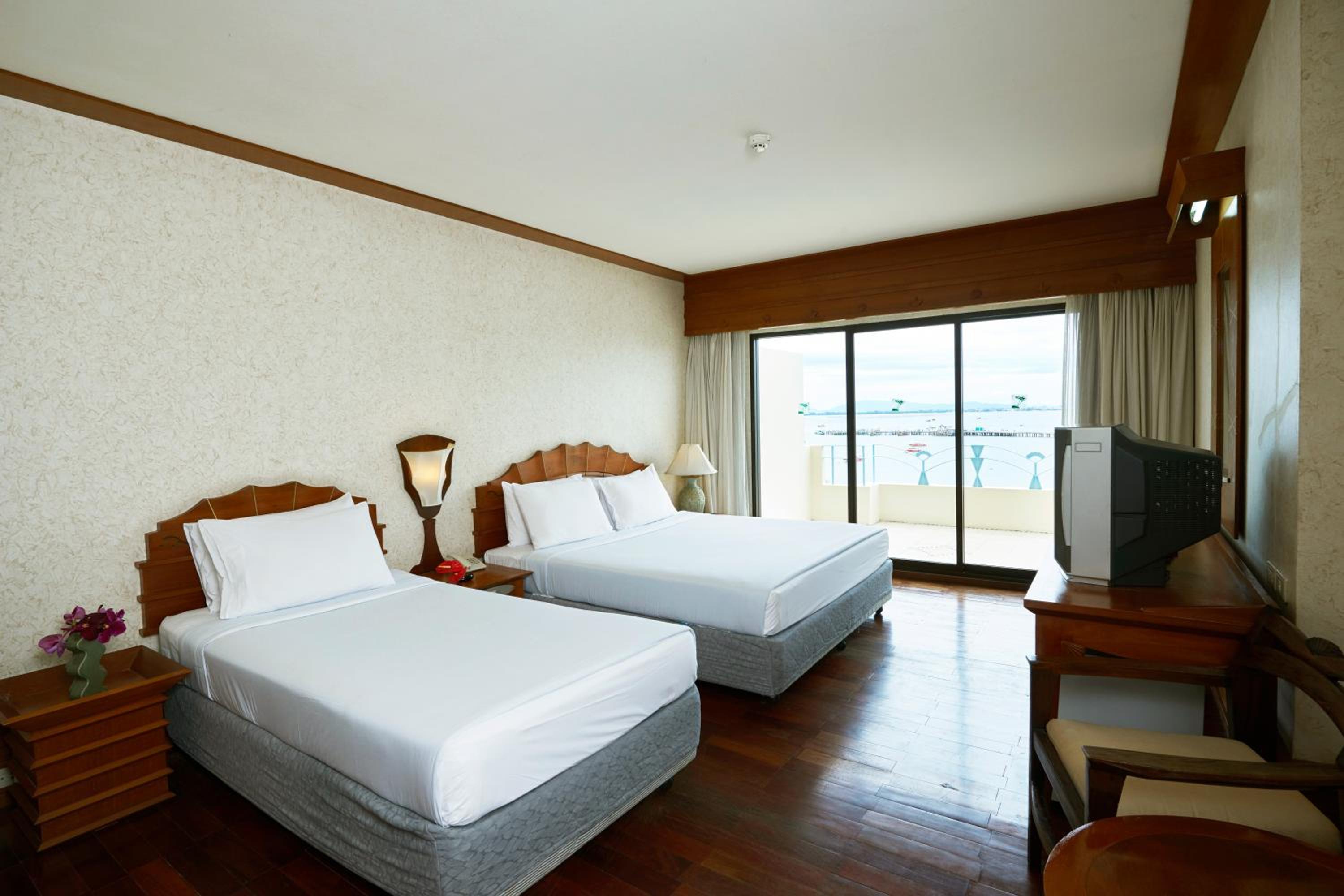 Deluxe Double or Twin Room with Sea View
