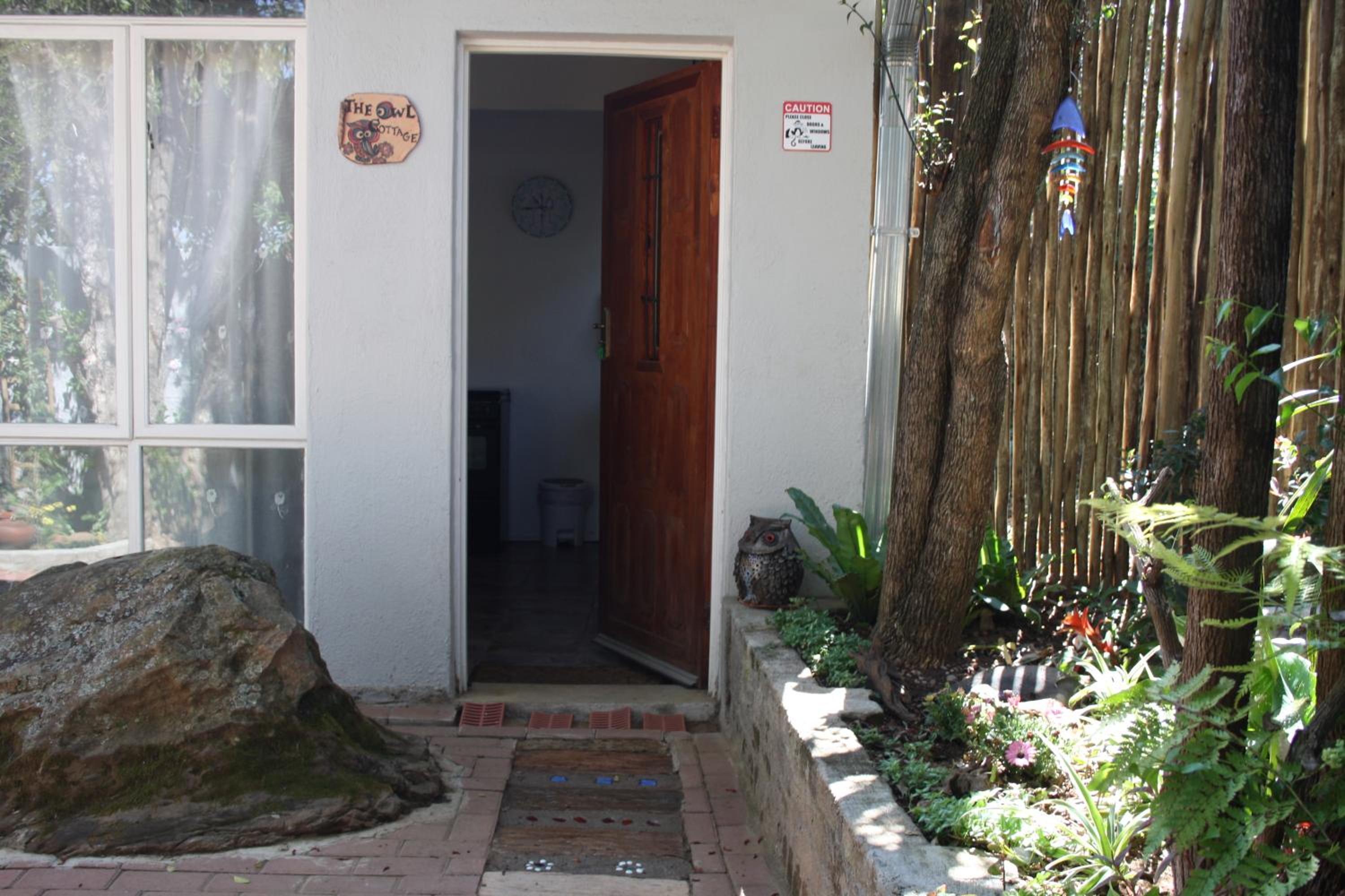 Standard Twin Room with Garden View - Photo 4
