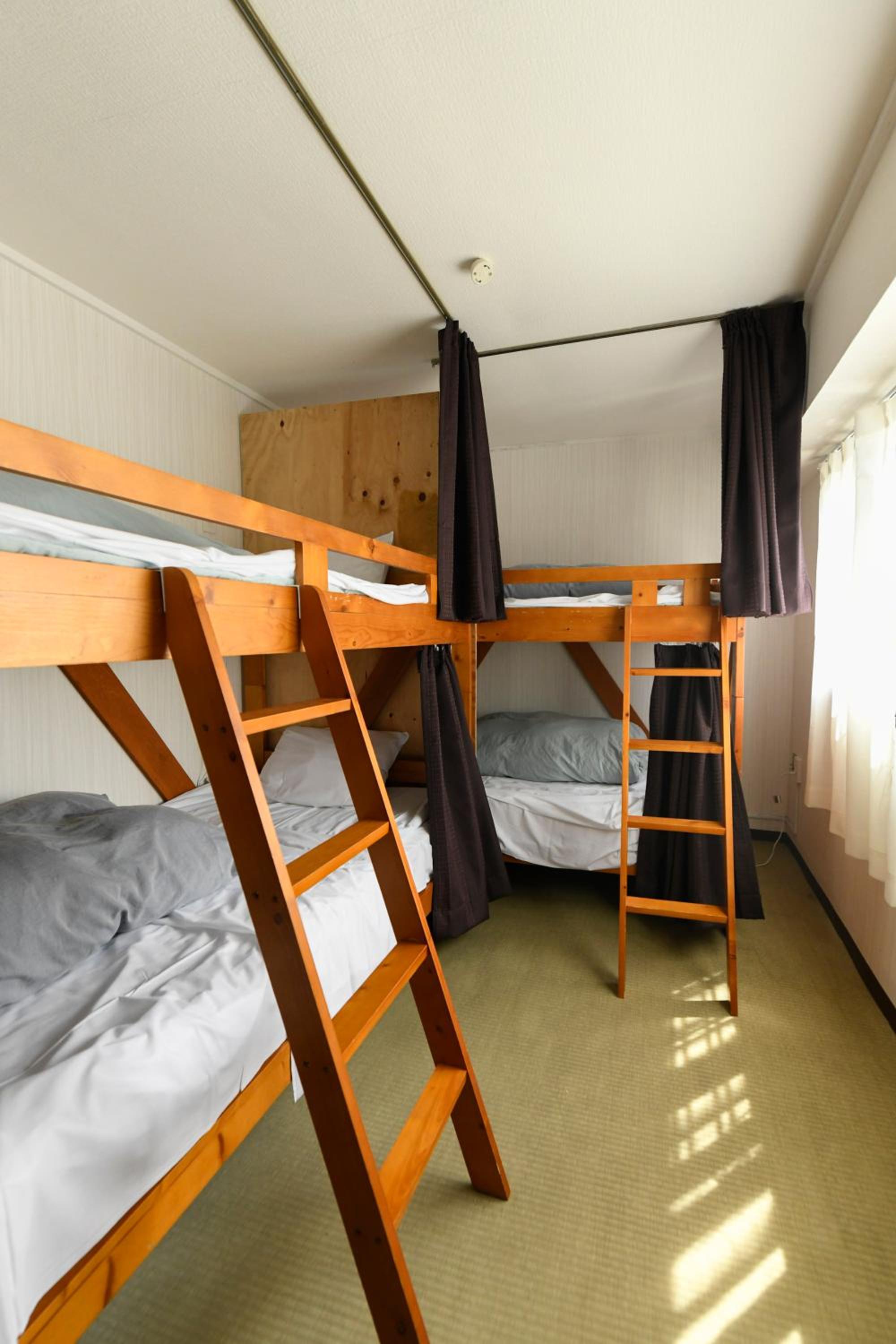 Bed in 8-Bed Mixed Dormitory Room photo 1