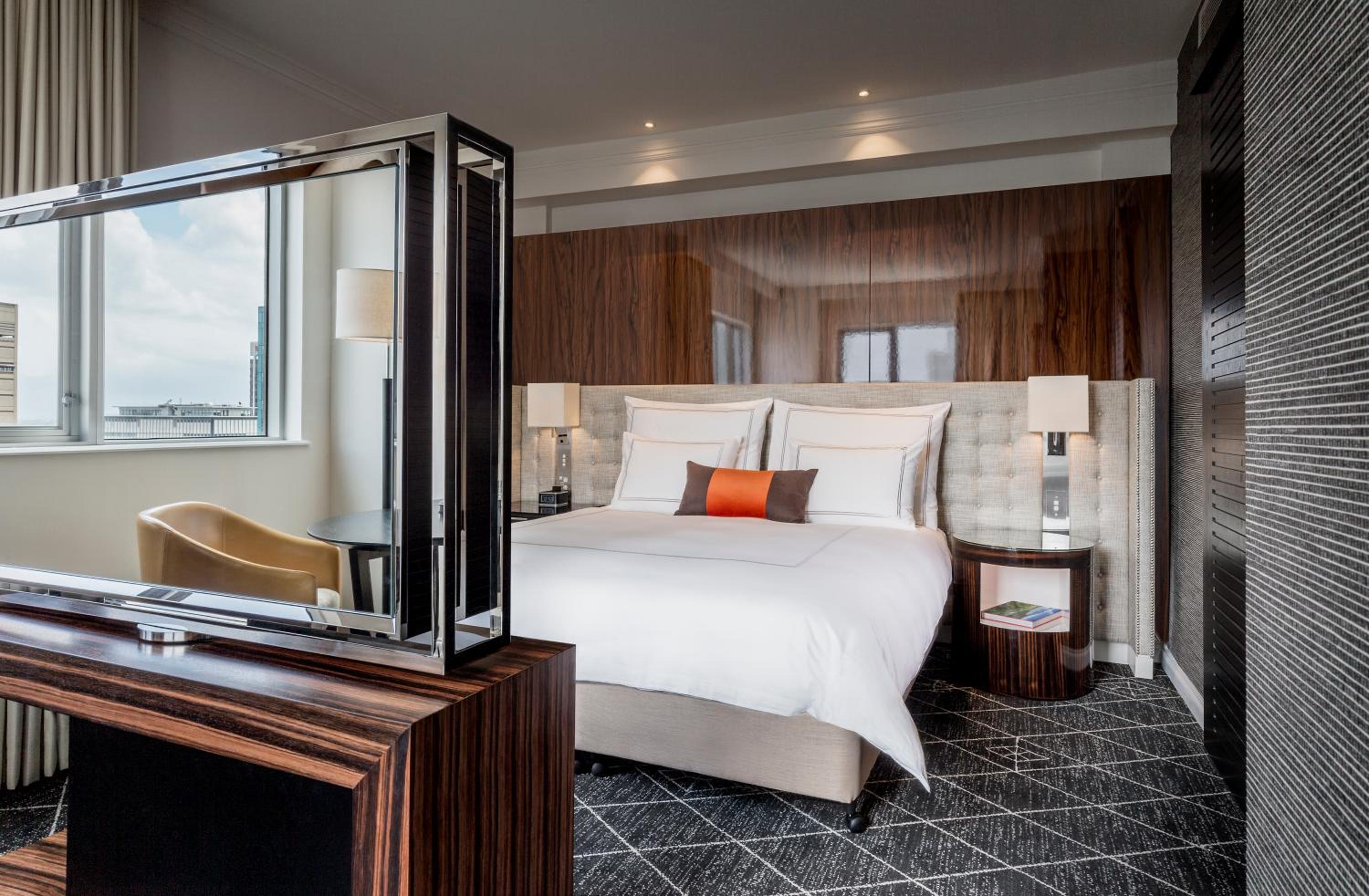 Suite with Club Floor Access - High Floor