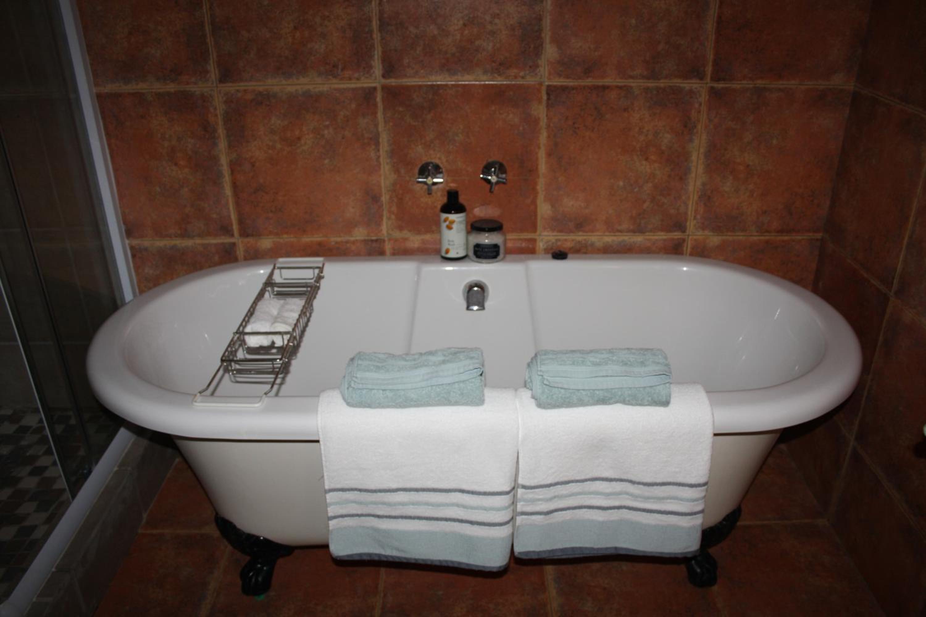 Double Room with Private Bathroom - Photo 19
