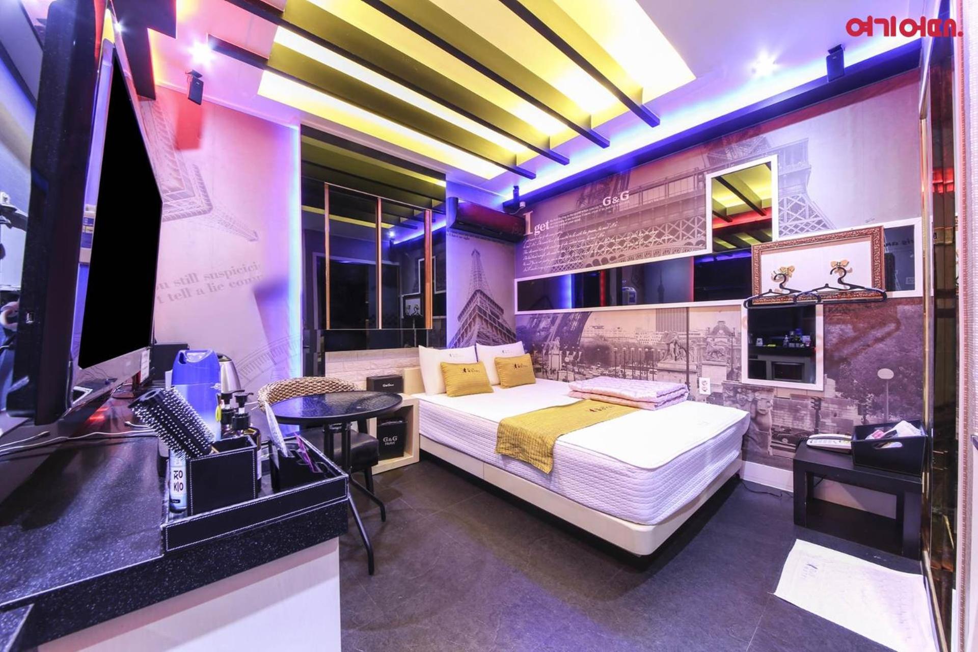 Double Room with Spa Bath - Photo 1