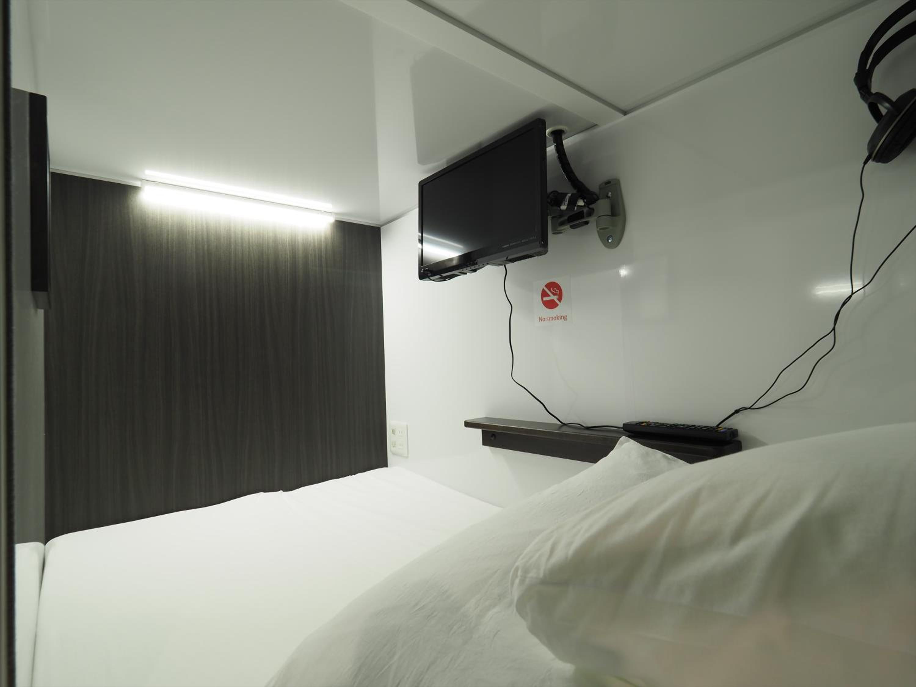 Standard Capsule Room for Male